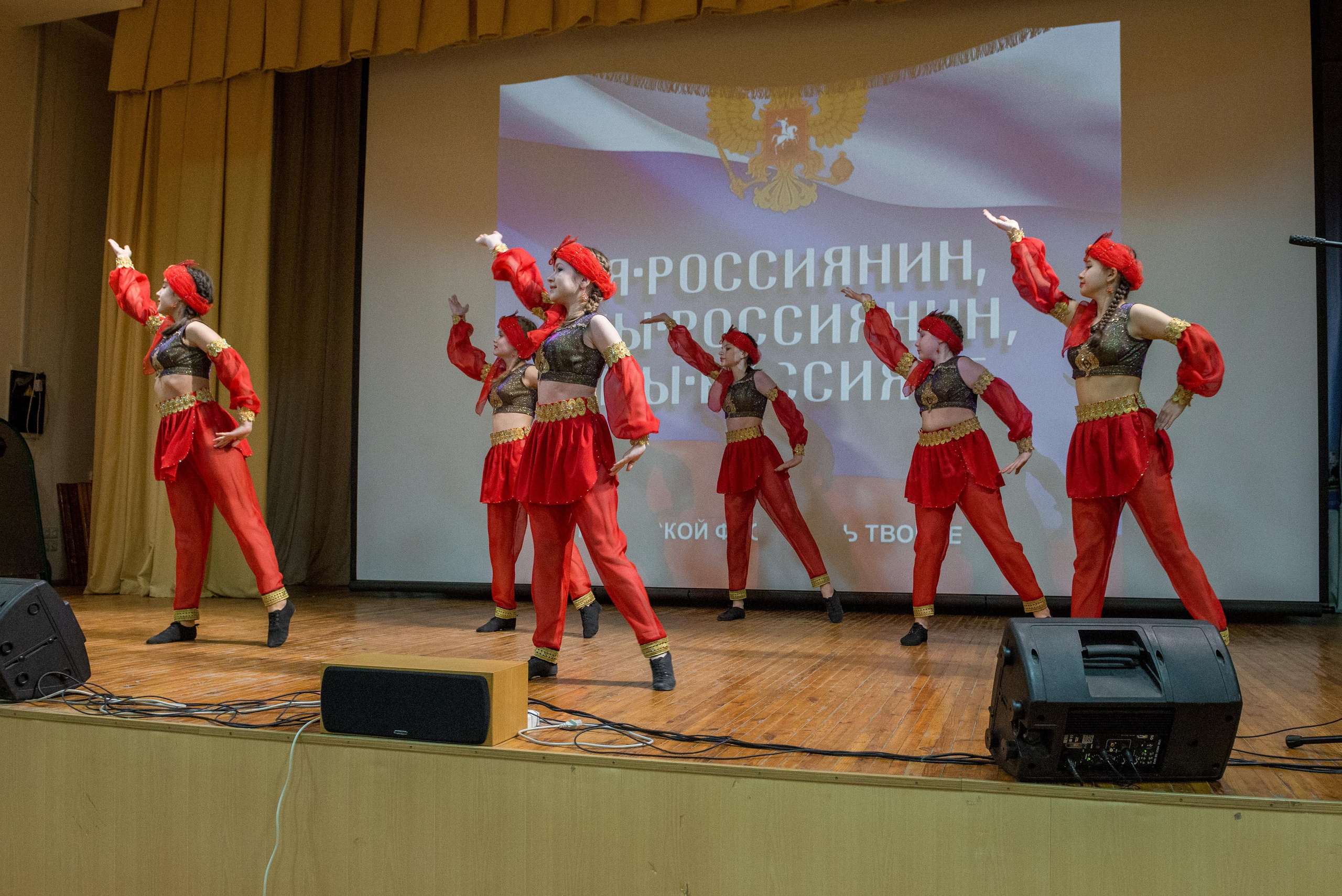 «Я-россиянин, ты — россиянин, мы — россияне!». Свадебный фотограф на Урале Виктор Соколов