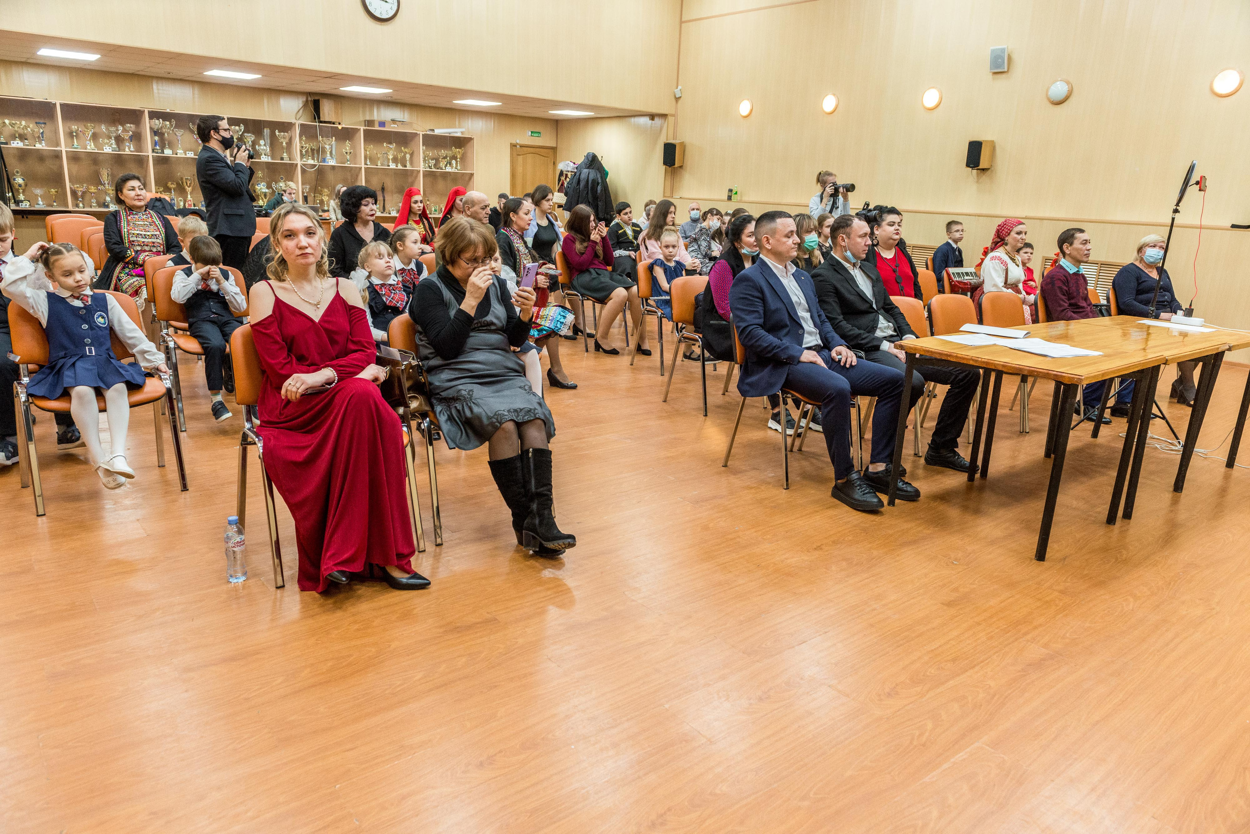 «Я-россиянин, ты — россиянин, мы — россияне!». Свадебный фотограф на Урале Виктор Соколов