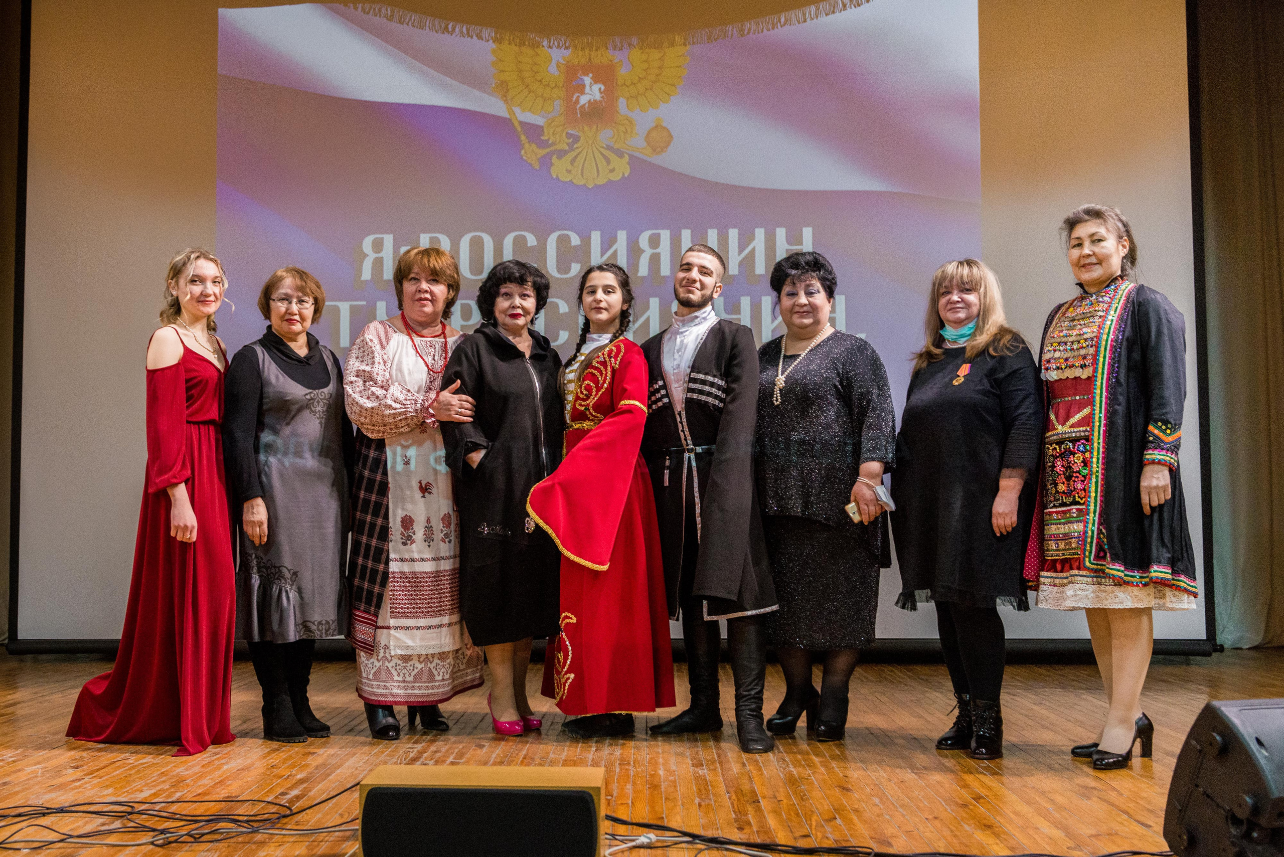 «Я-россиянин, ты — россиянин, мы — россияне!». Свадебный фотограф на Урале Виктор Соколов