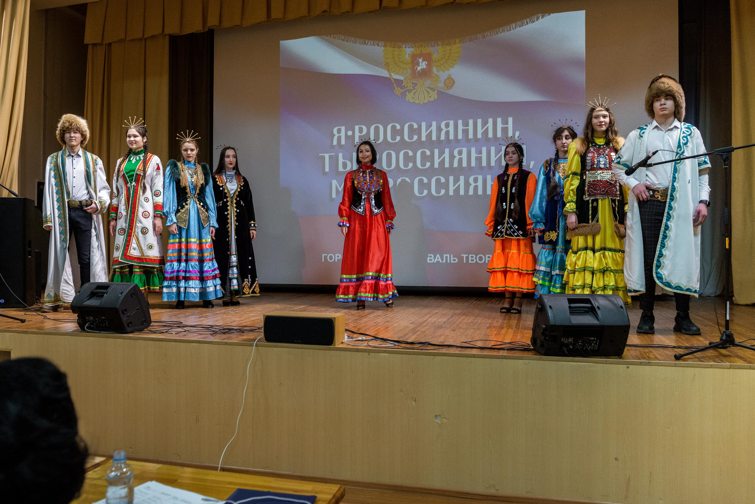 «Я-россиянин, ты — россиянин, мы — россияне!». Свадебный фотограф на Урале Виктор Соколов