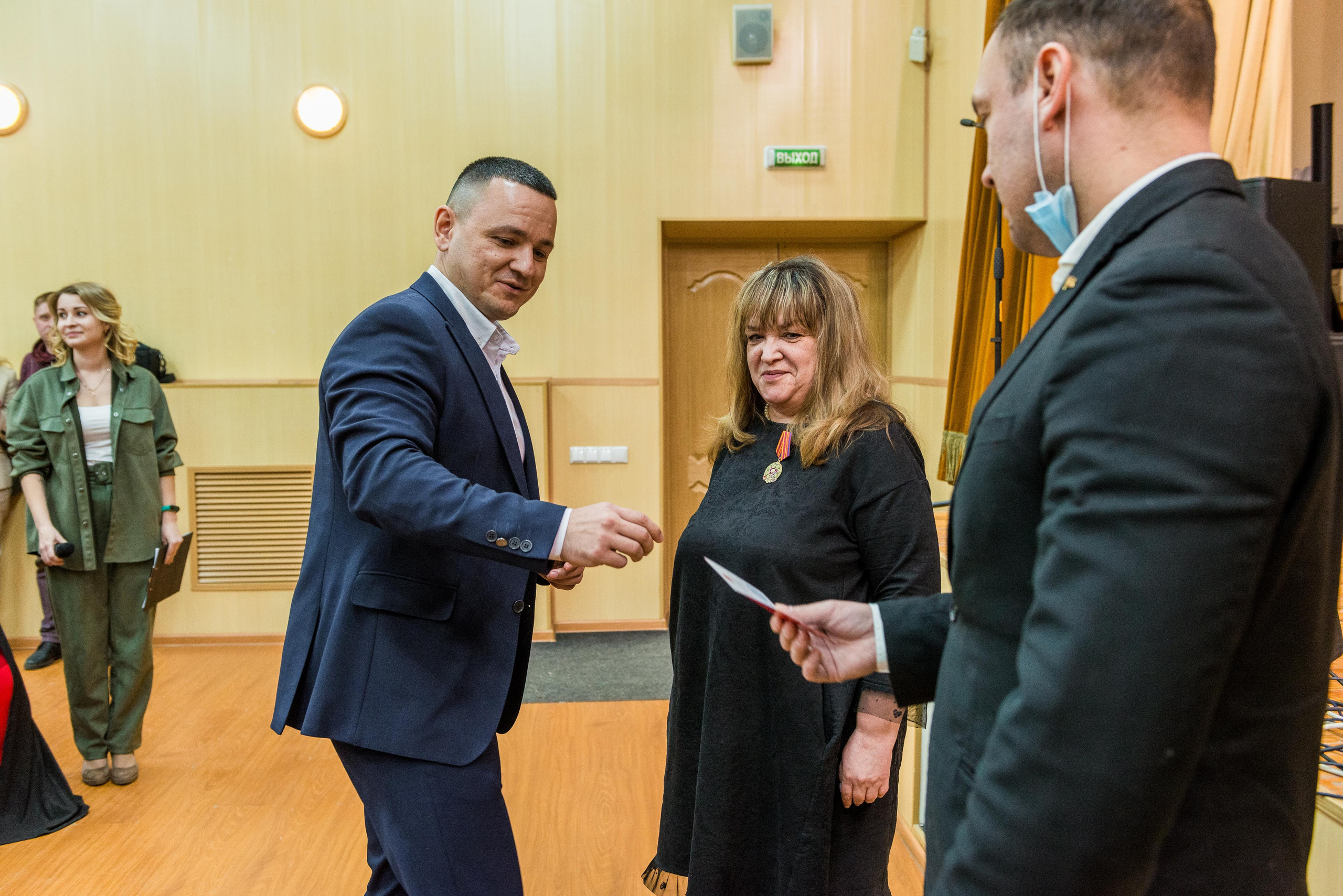 «Я-россиянин, ты — россиянин, мы — россияне!». Свадебный фотограф на Урале Виктор Соколов