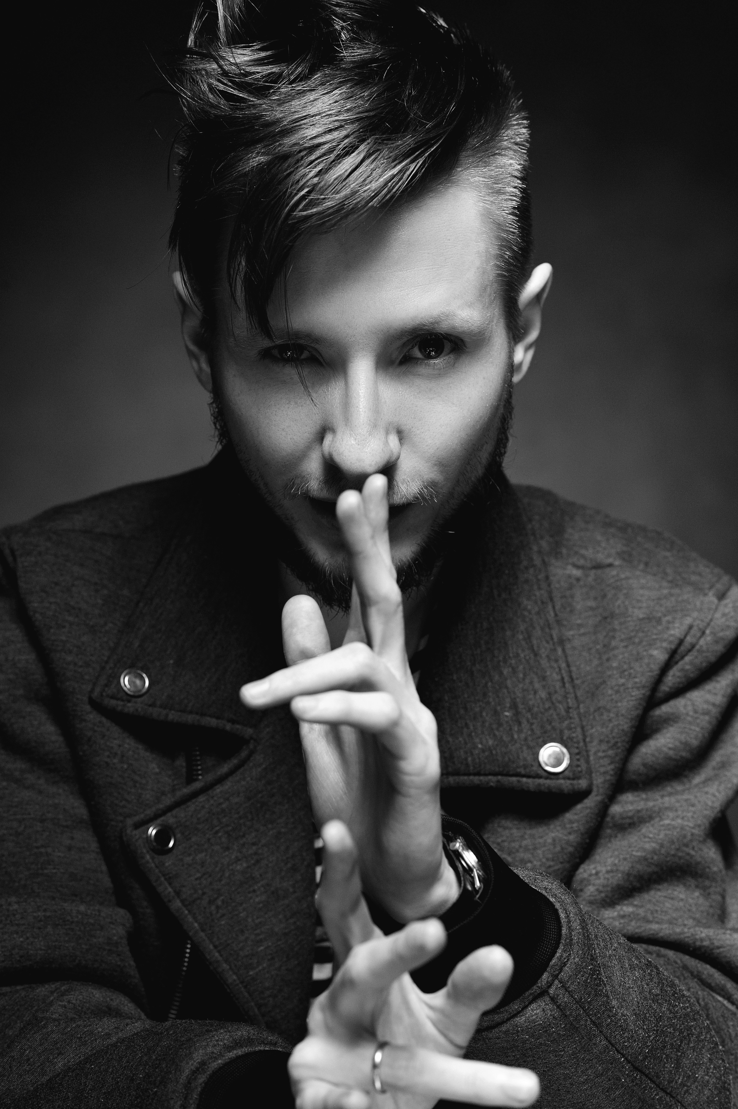 харизматичный мужской портрет фотостудия фотограф Влад Шуман Озёрск