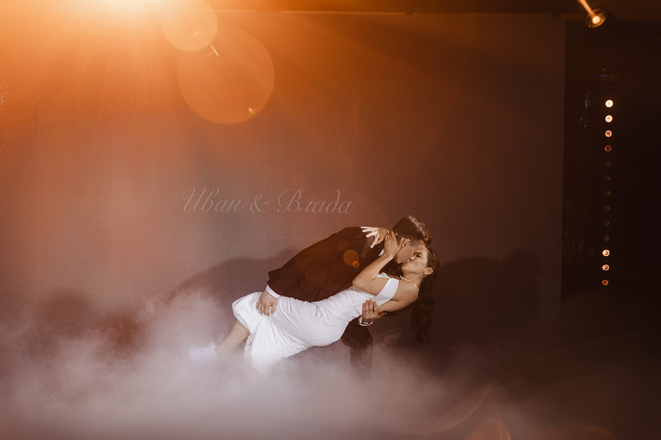 Свадебная фотосессия на берегу реки для Ивана и Влады в Н.Новгороде