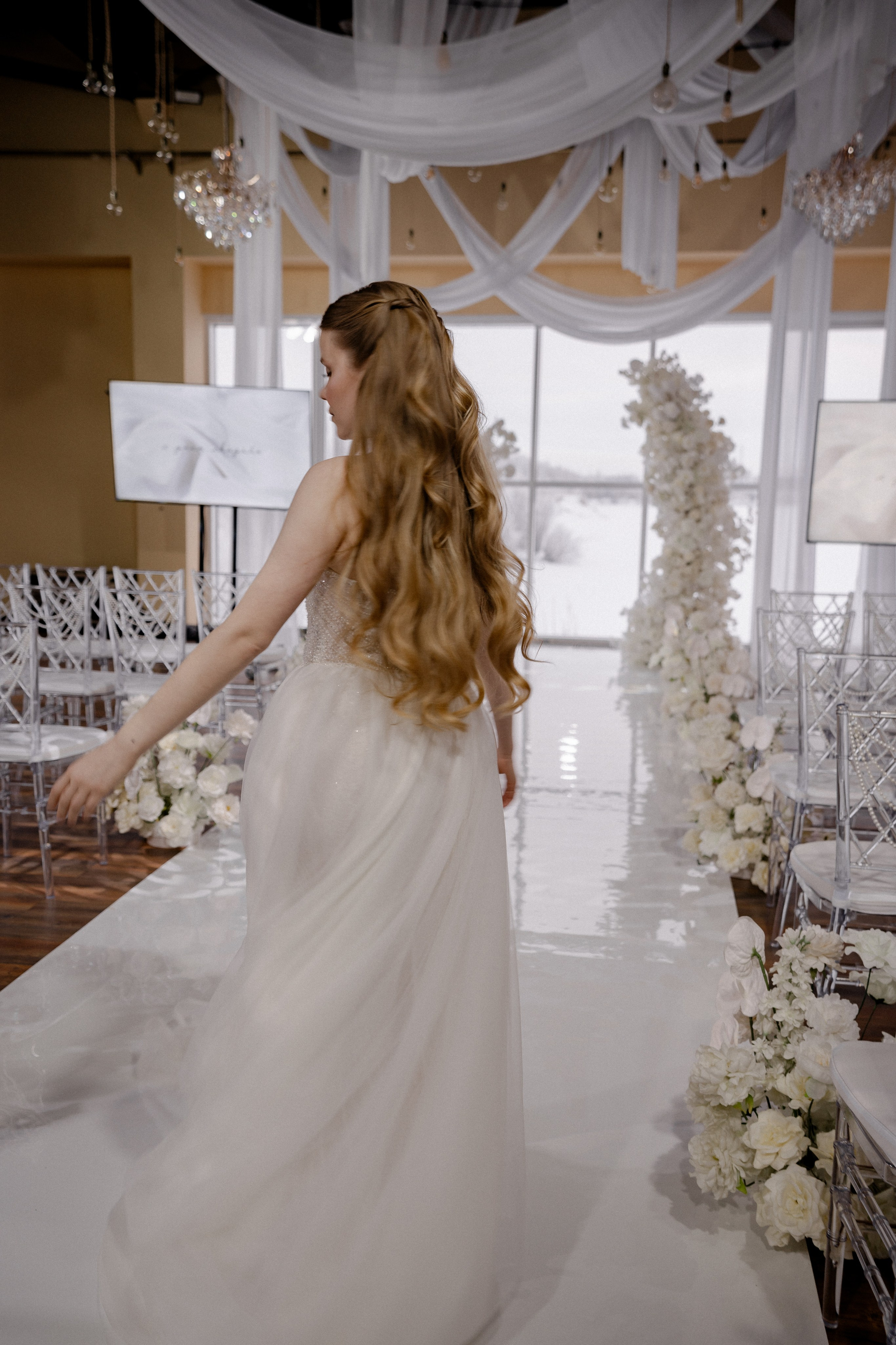 СВАДЕБНАЯ СЬЕМКА СБОРОВ В ОТЕЛЕ И ВЫЕЗД НА ЦЕРЕМОНИЮ (СНЯТО В СИБИРЕ В НИЖНЕВАРТОВСКЕ). Профессиональный фотограф, Санкт-Петербург — Виктория Богомолова