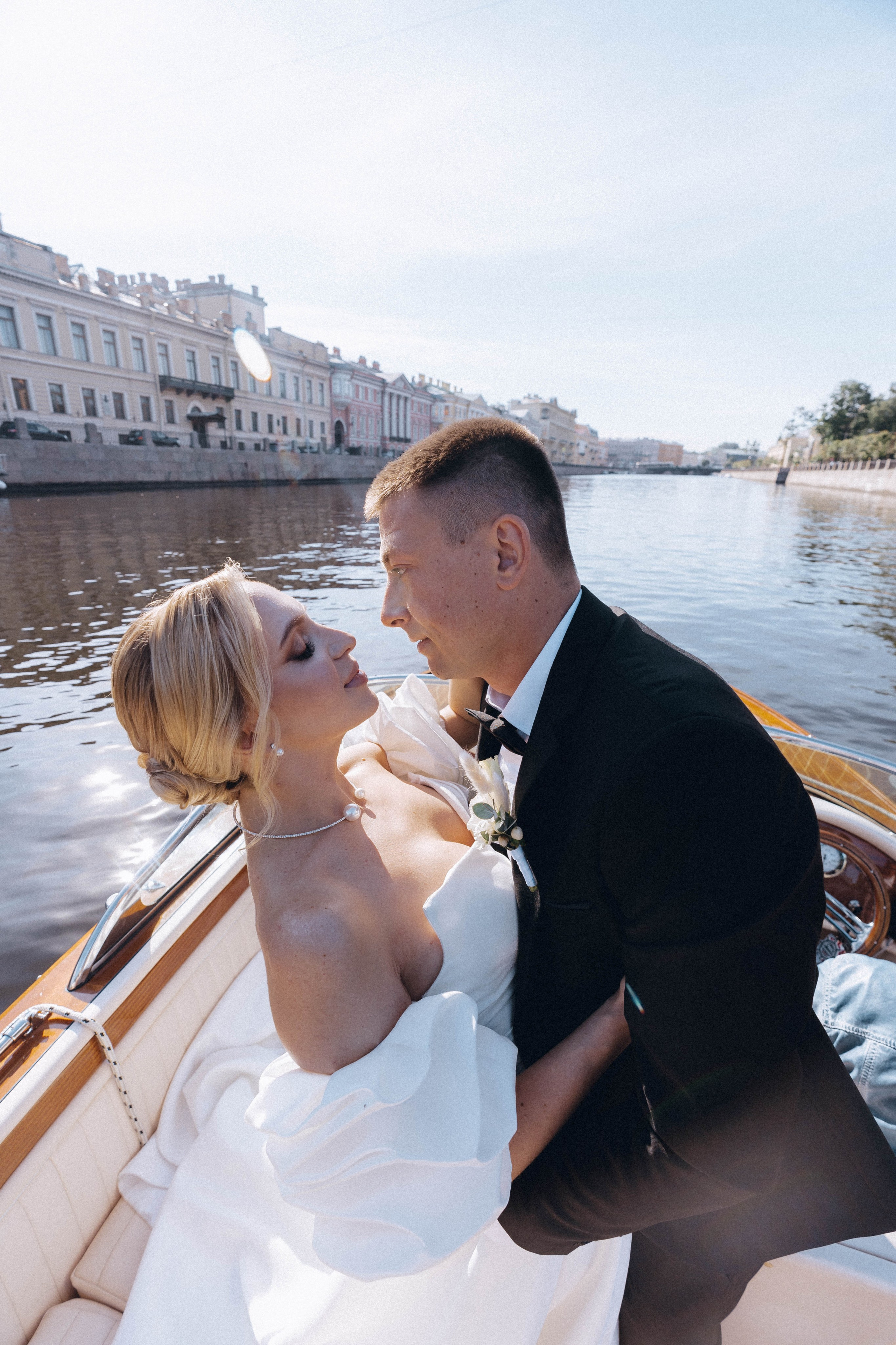 СВАДЕНБНАЯ СЬЕМКА НА КАТЕРЕ ПО КАНАЛАМ САНКТ-ПЕТЕРБУРГА И В АКВАТОРИИ НЕВЫ. Профессиональный фотограф, Санкт-Петербург — Виктория Богомолова