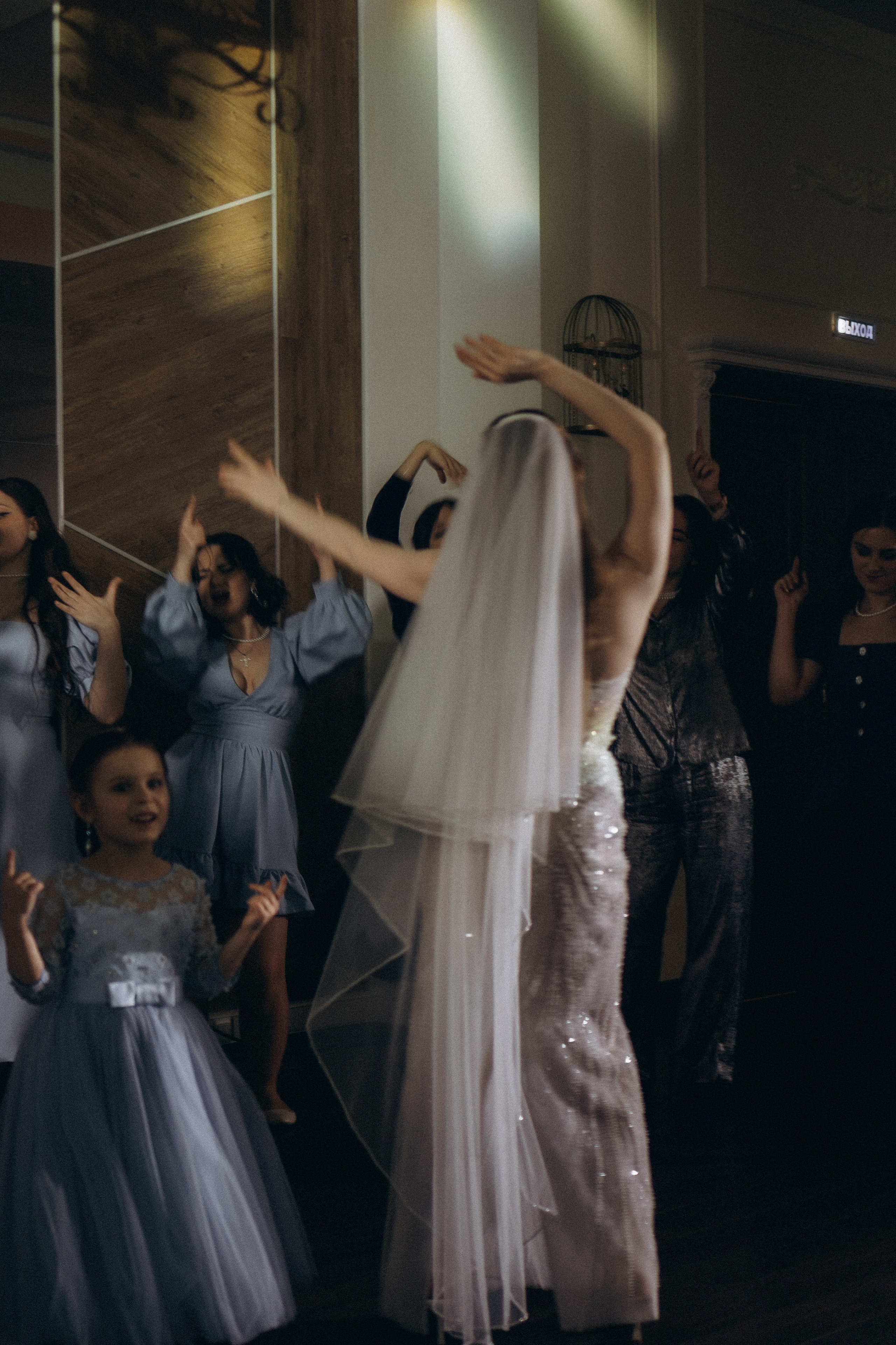 СВАДЕБНАЯ СЬЕМКА СБОРОВ В ОТЕЛЕ И ВЫЕЗД НА ЦЕРЕМОНИЮ (СНЯТО В СИБИРЕ В НИЖНЕВАРТОВСКЕ). Профессиональный фотограф, Санкт-Петербург — Виктория Богомолова