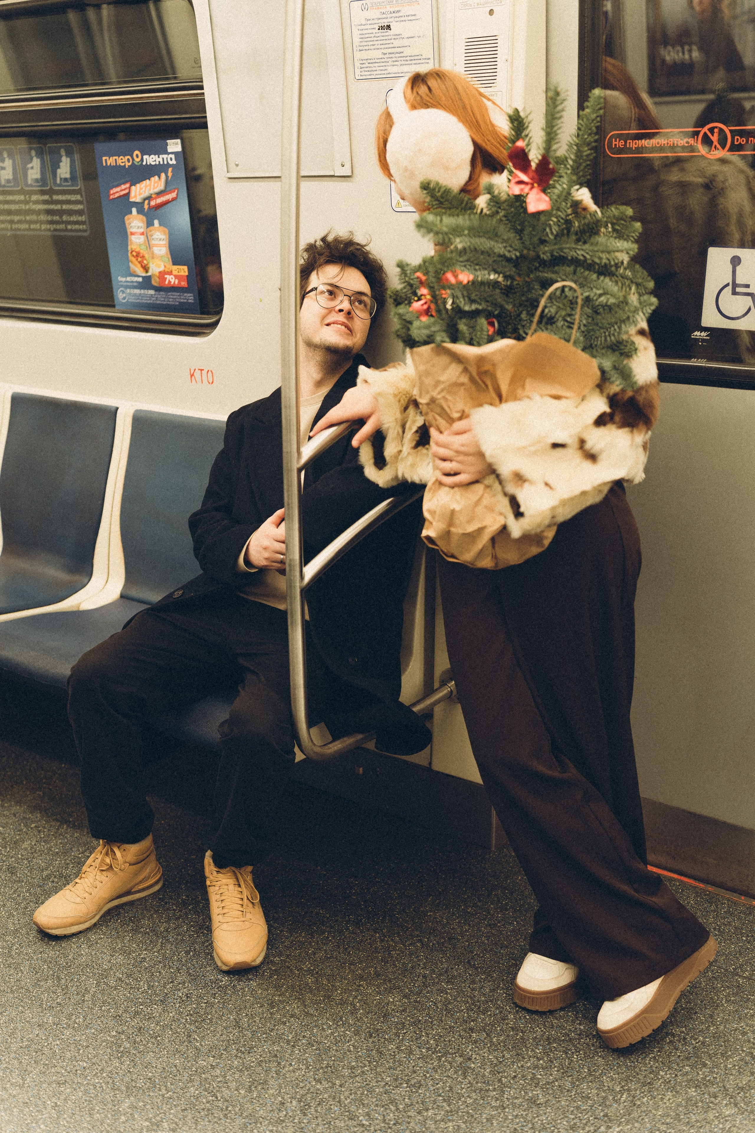 НОВОГОДНЯЯ ФОТОСЕСИИЯ ПАРЫ В МЕТРО ЛЮБОВЬ. Профессиональный фотограф, Санкт-Петербург — Виктория Богомолова