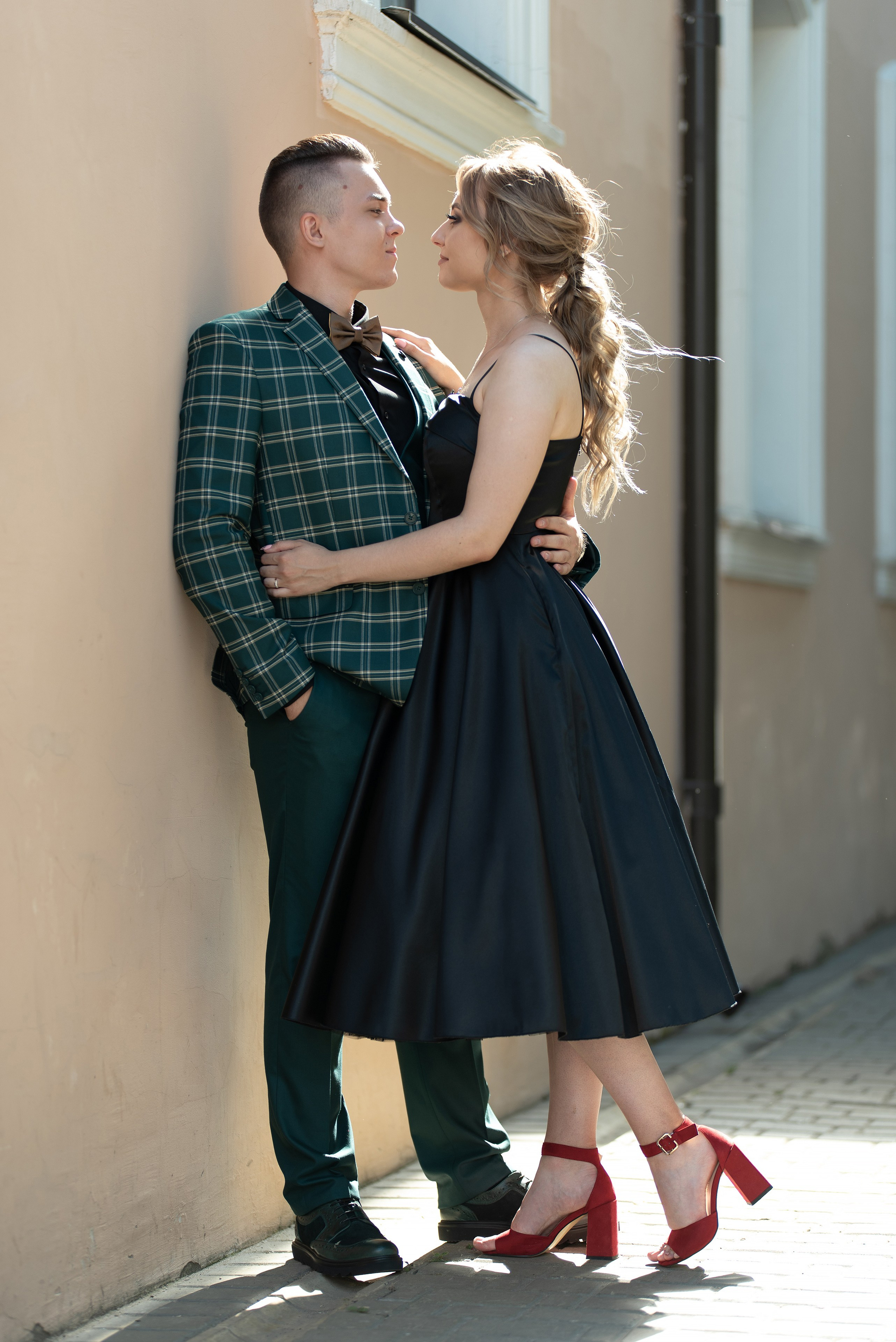 Фотосессия влюбленной пары в городе.