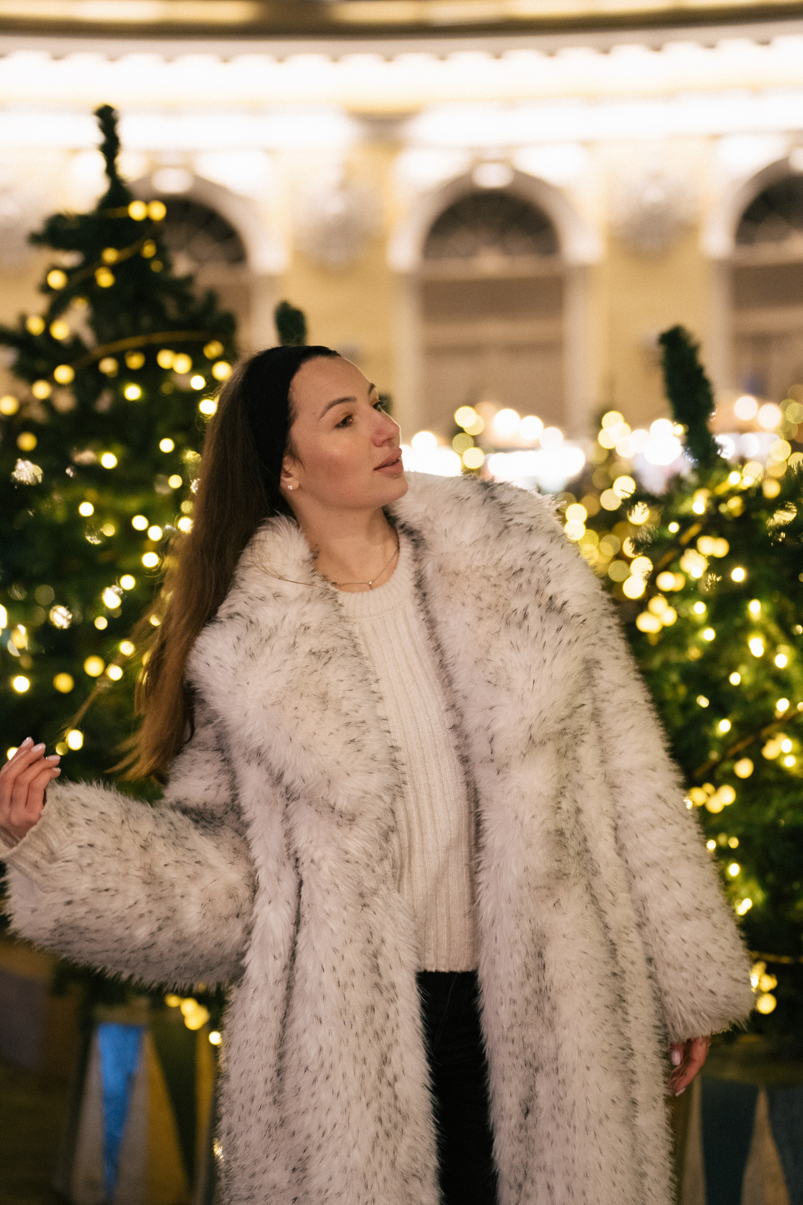 ПРОГУЛКА НА МАНЕЖНОЙ ПЛОЩАДИ ДЛЯ ДЕВУШКИ ПЕРЕД НОВЫМ ГОДОМ (НОВОГОДНЯЯ ФОТОСЕССИИЯ НА МАНЕЖНОЙ ПЛОЩАДИ). Профессиональный фотограф, Санкт-Петербург — Виктория Богомолова