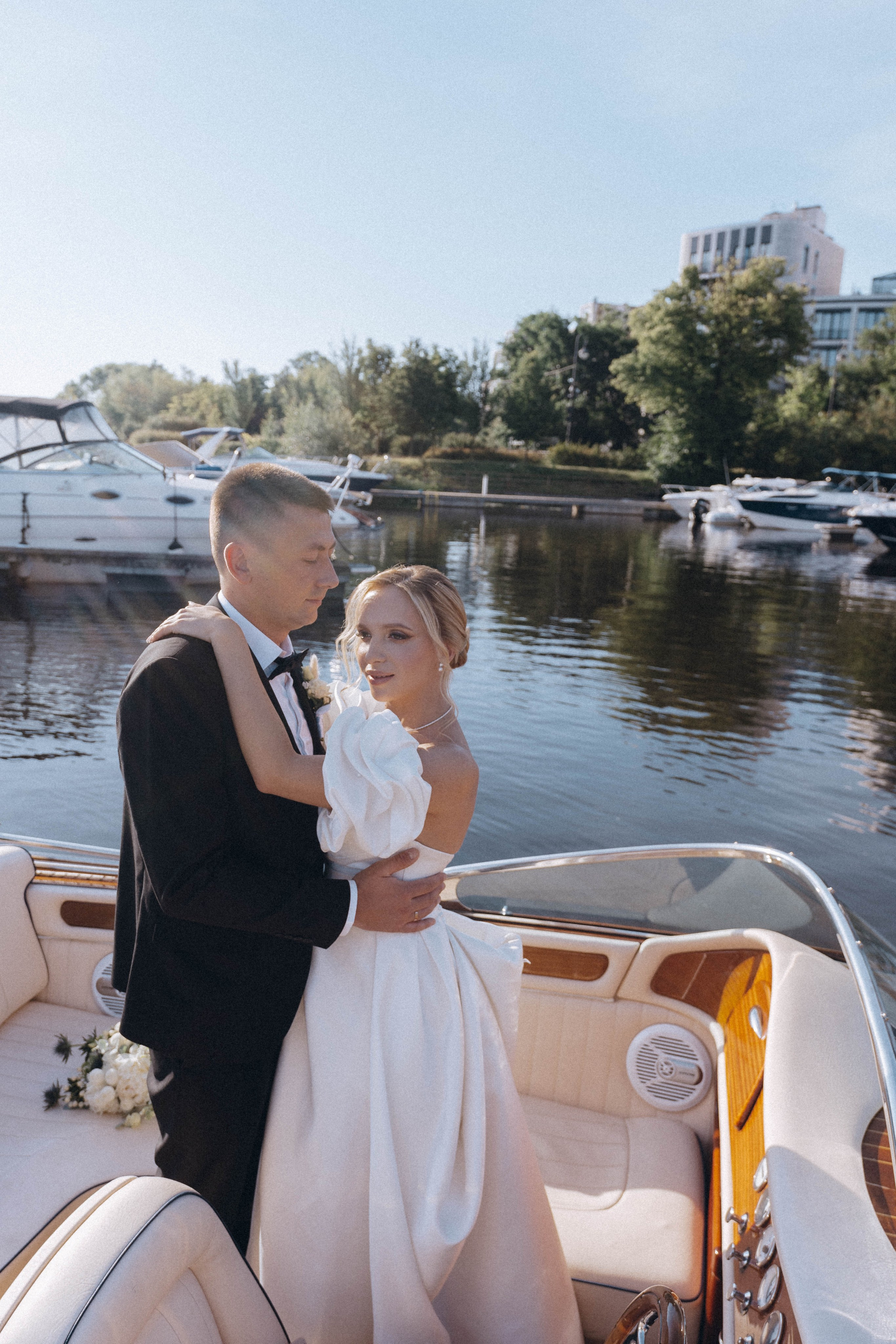 СВАДЕНБНАЯ СЬЕМКА НА КАТЕРЕ ПО КАНАЛАМ САНКТ-ПЕТЕРБУРГА И В АКВАТОРИИ НЕВЫ. Профессиональный фотограф, Санкт-Петербург — Виктория Богомолова