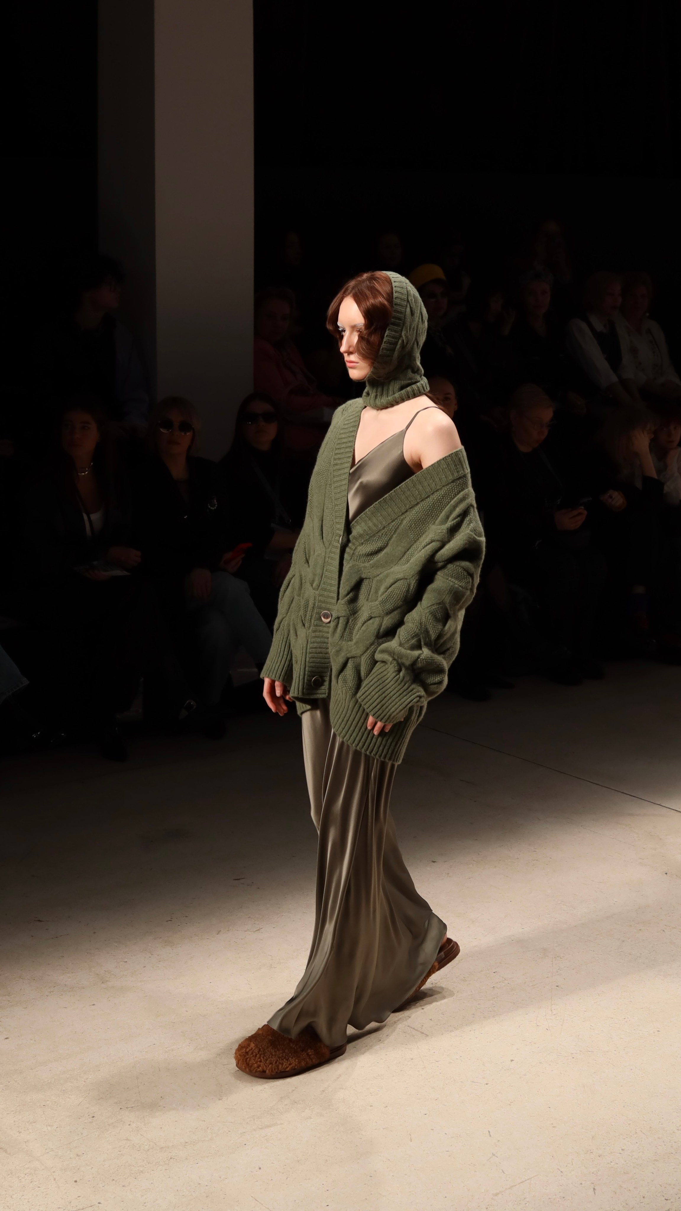 Съёмки модных показов. Фотограф в Москве — Рина Серёгина — съёмка в студии и репортаж