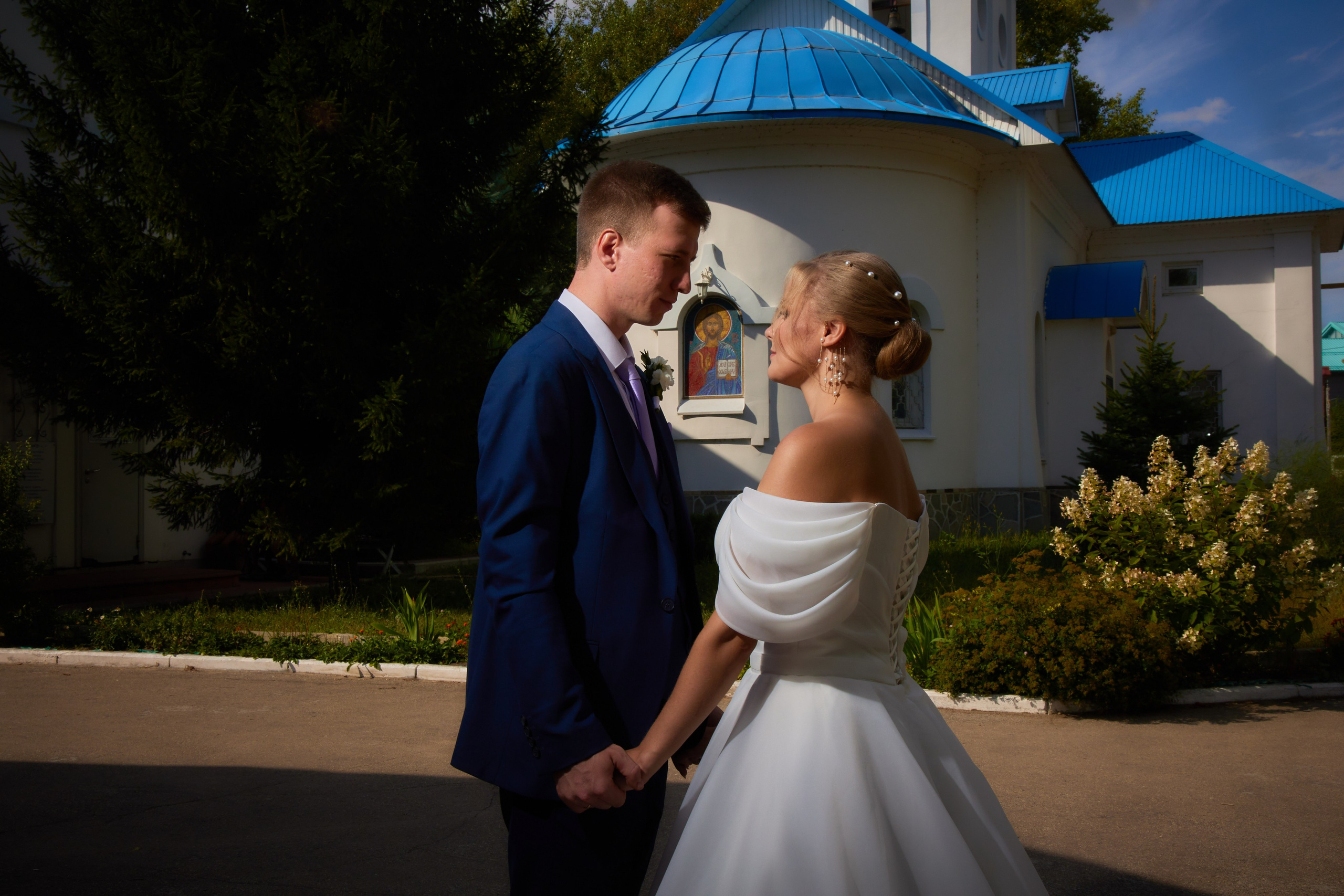 жених и невеста у церкви царев курган самара