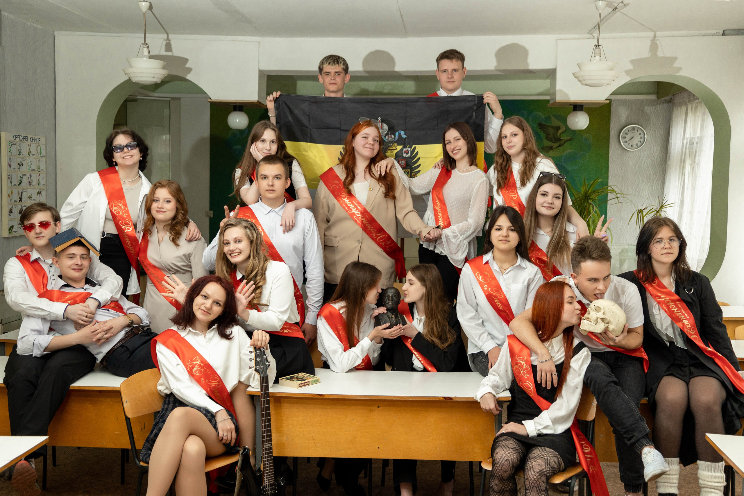 Гимназия «Интеллект». Фотограф Донецк. Горловка. ДНР. Севастополь