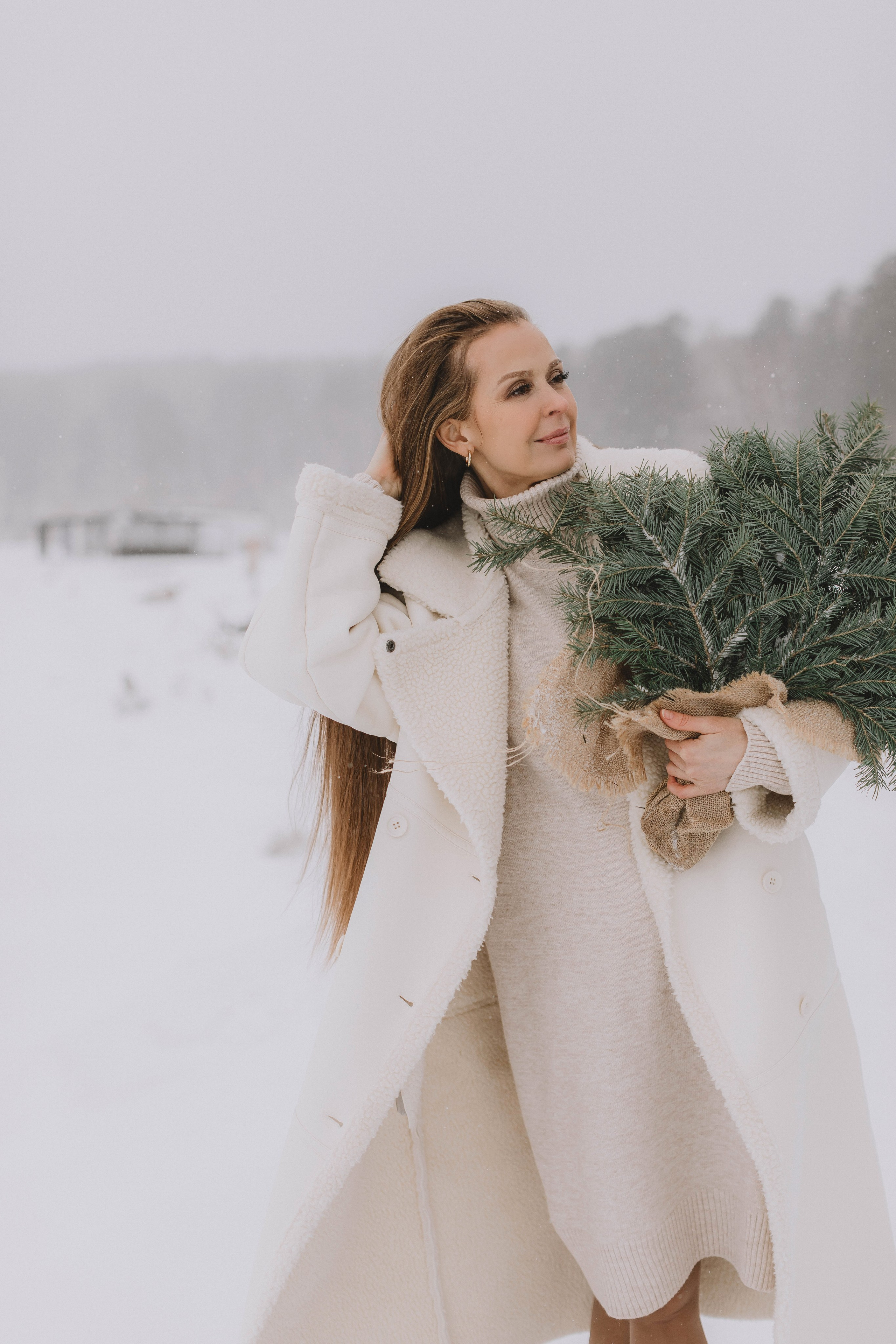 Женский портрет на улице зимой.