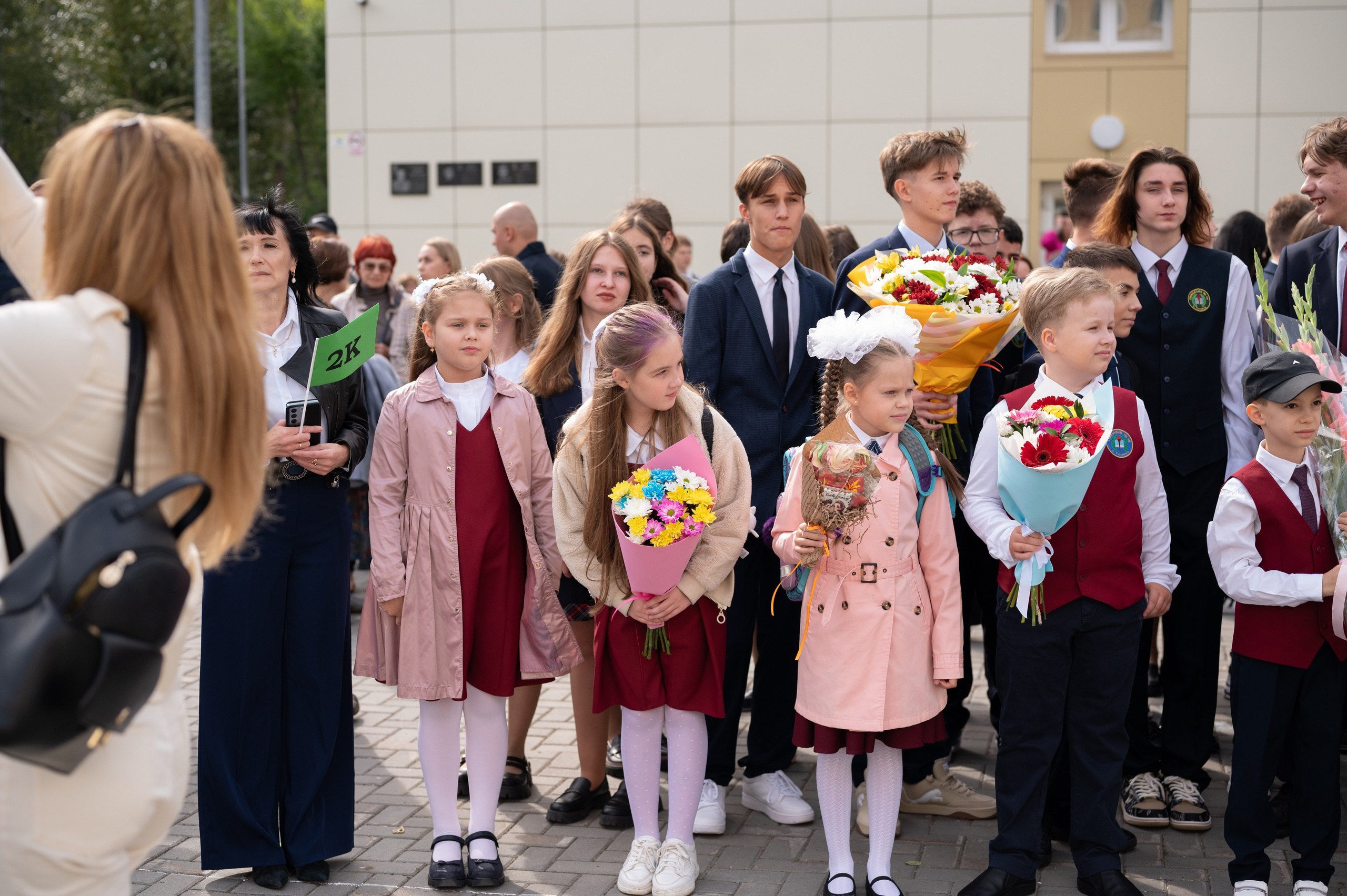 1 сентября 16 гимназия 2 класс (линейка + в классе+ на улице). Фотограф новорожденных, семейный детский в Тюмени Татьяна Морозова