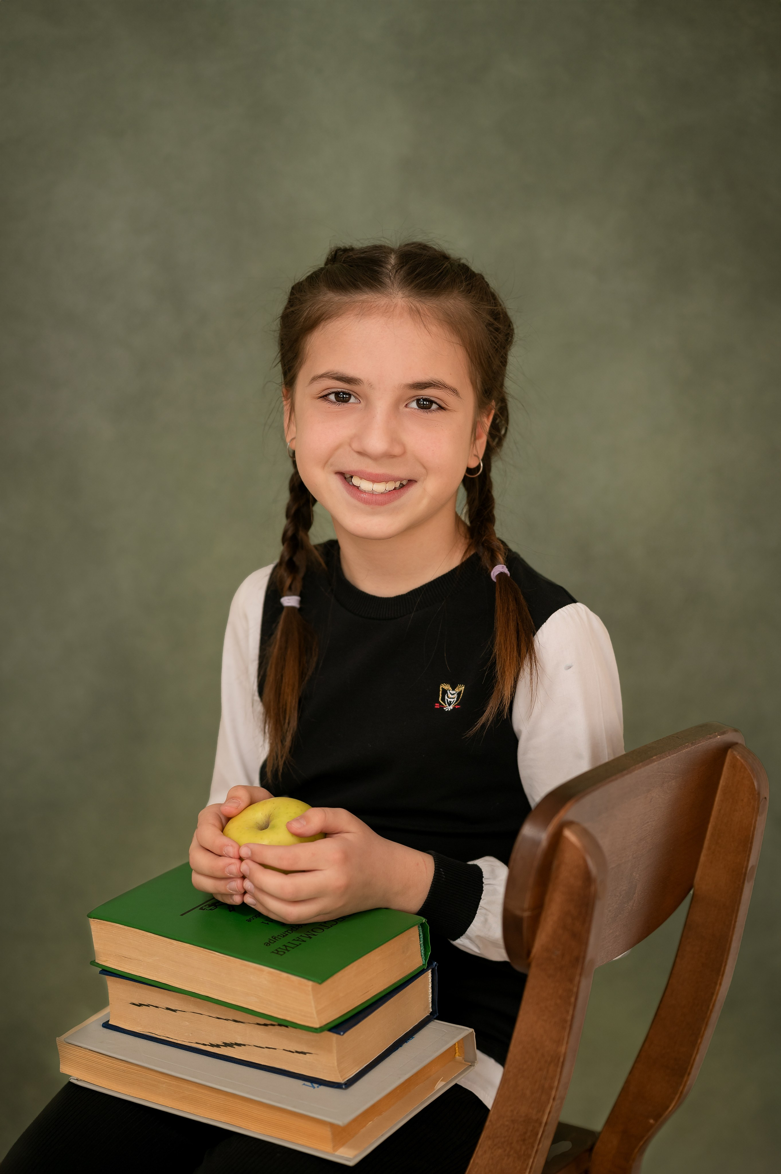 Школьный фотоальбом для младших классов. Фотограф новорождённых, семейный, школьный в городе Калуге Евгения