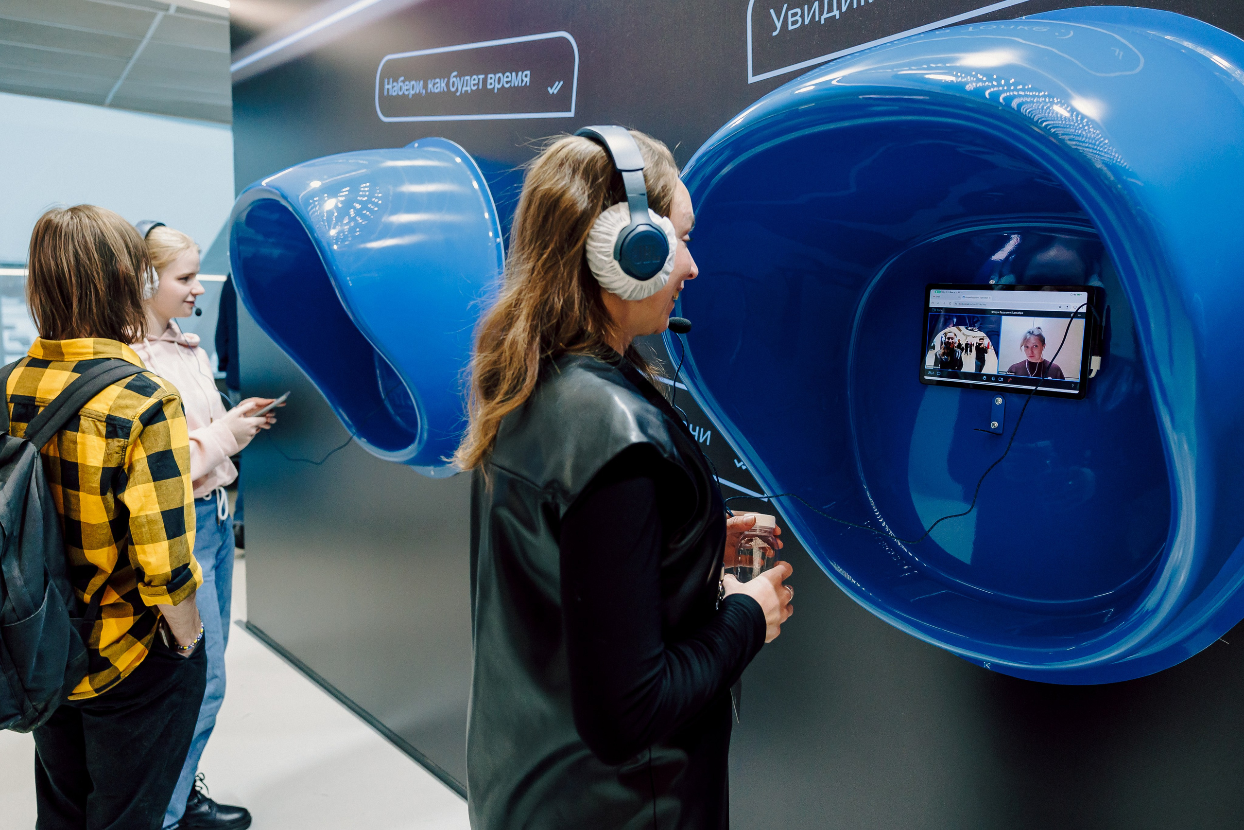 СКБ Контур — Форум будущего — Стенд. Лёшка Варзегов — фотограф