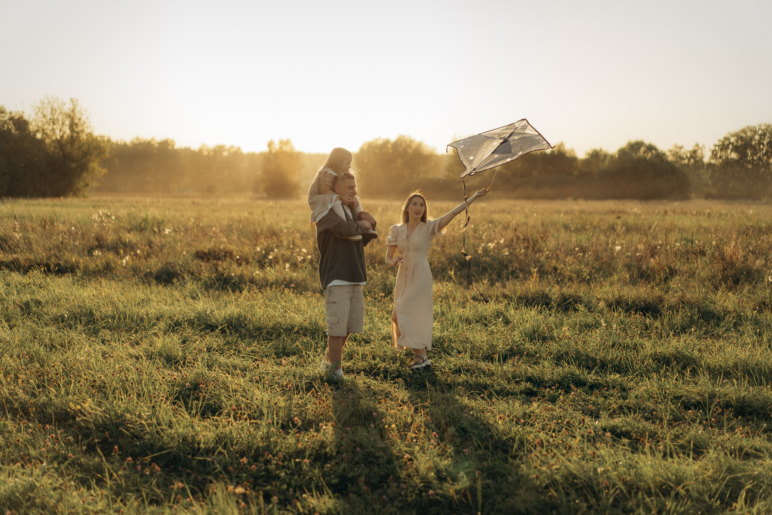 Летний вечер в поле. Семейный lifestyle фотограф в Москве Рената Рафикова
