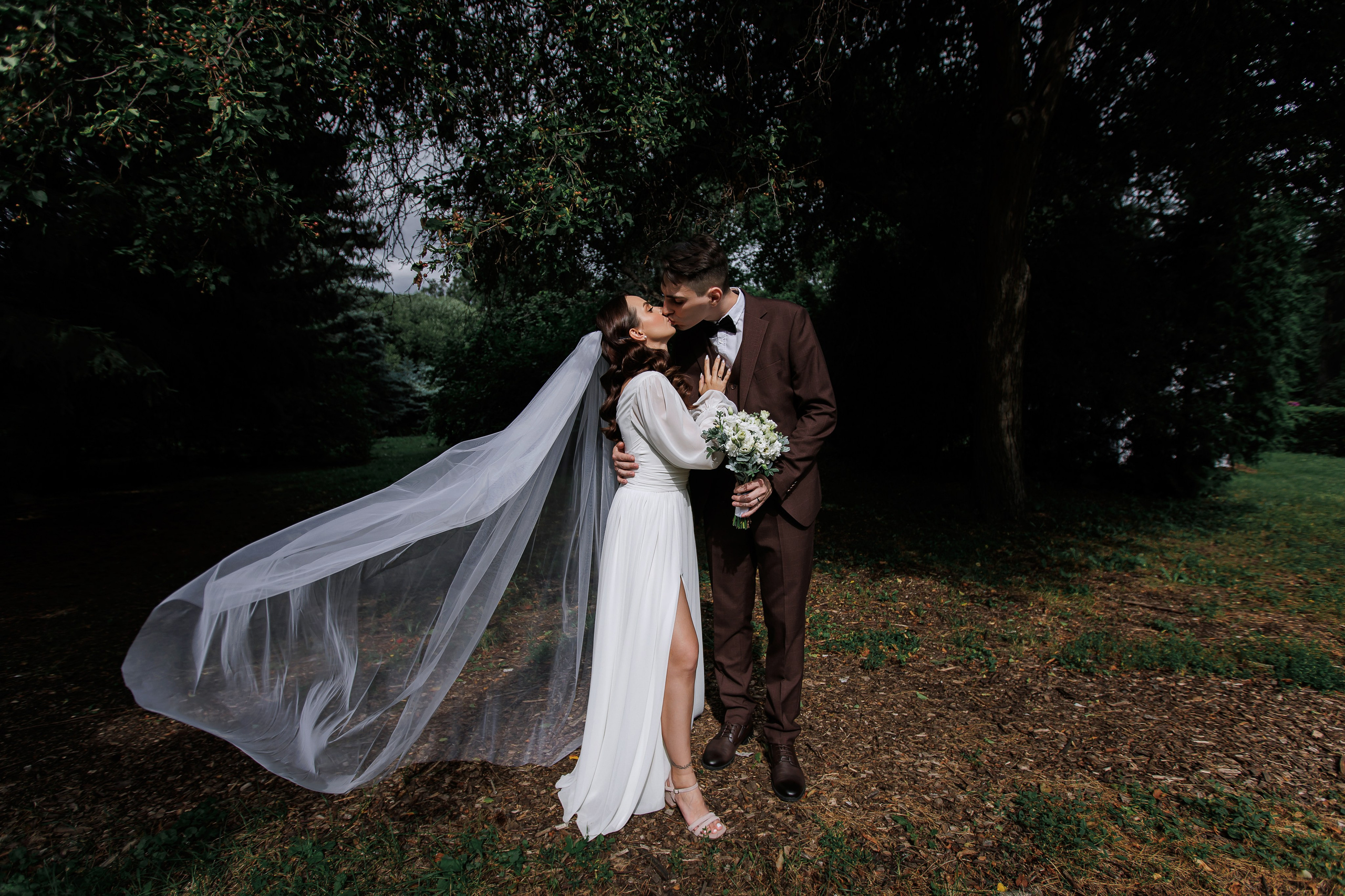 Екатерина и Денис. Свадебный фотограф в Омске Яна Савина