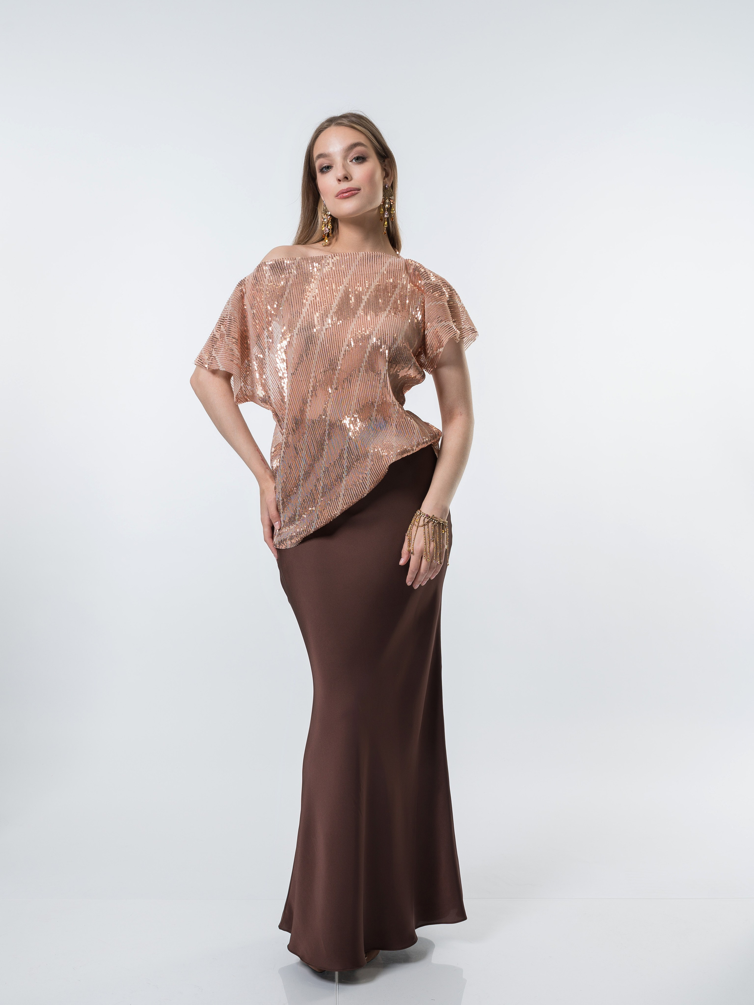 Каталог Девушки. Студия рекламной и предметной съемки товаров WELKO Studio