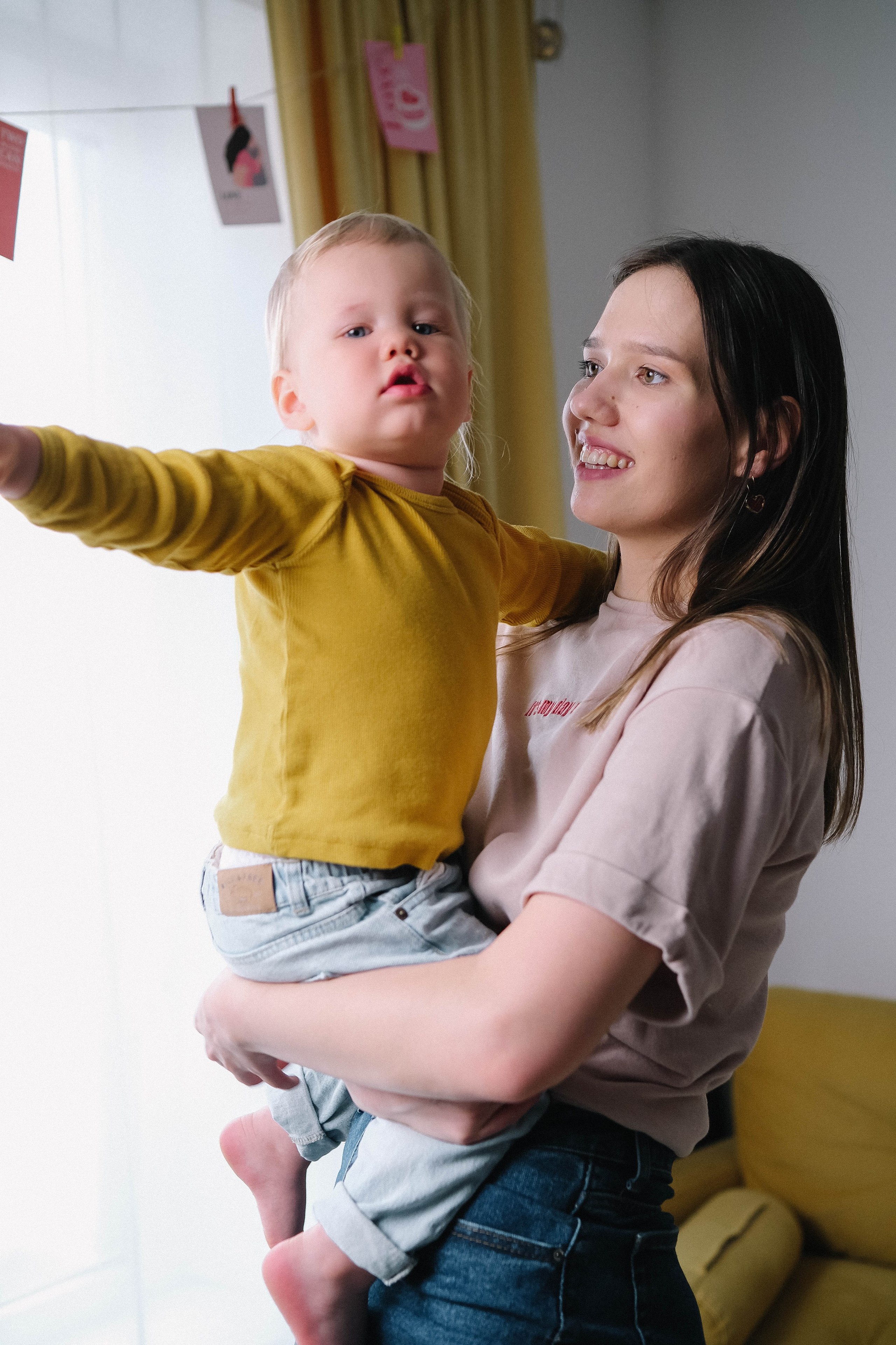 Подружки с малышом. Главная