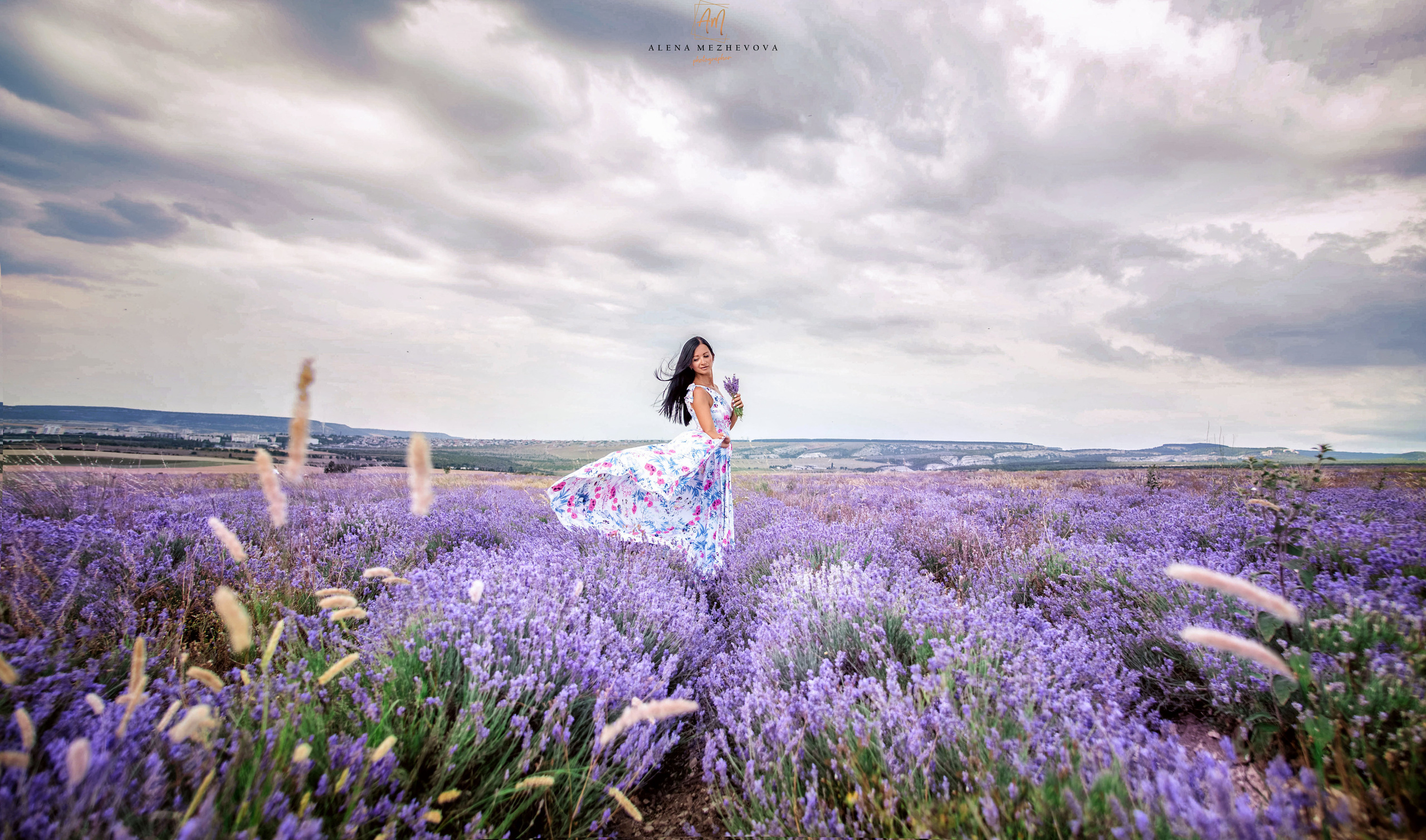 Фотосессия в лаванде. Свадебный и семейный фотограф и видеограф, Крым, Москва, Санкт -Петербург