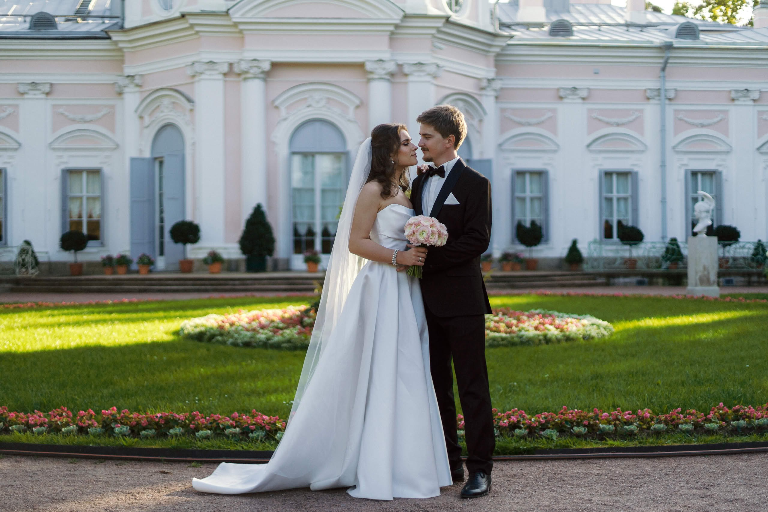 Свадебная прогулка в Ораниенбауме — Саша и Кристина. Свадебный фотограф Дмитрий Родионов — Санкт-Петербург и Ленинградская область