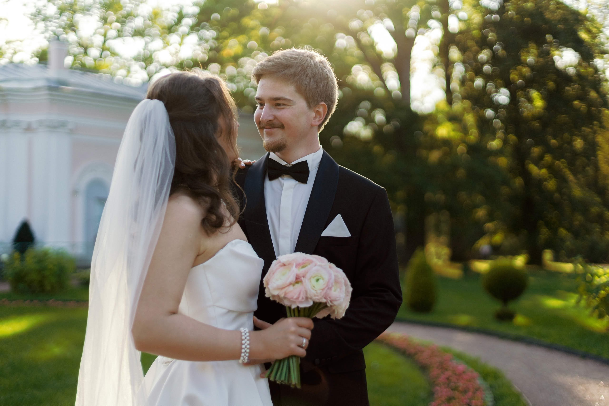 Свадебная прогулка в Ораниенбауме — Саша и Кристина. Свадебный фотограф Дмитрий Родионов — Санкт-Петербург и Ленинградская область