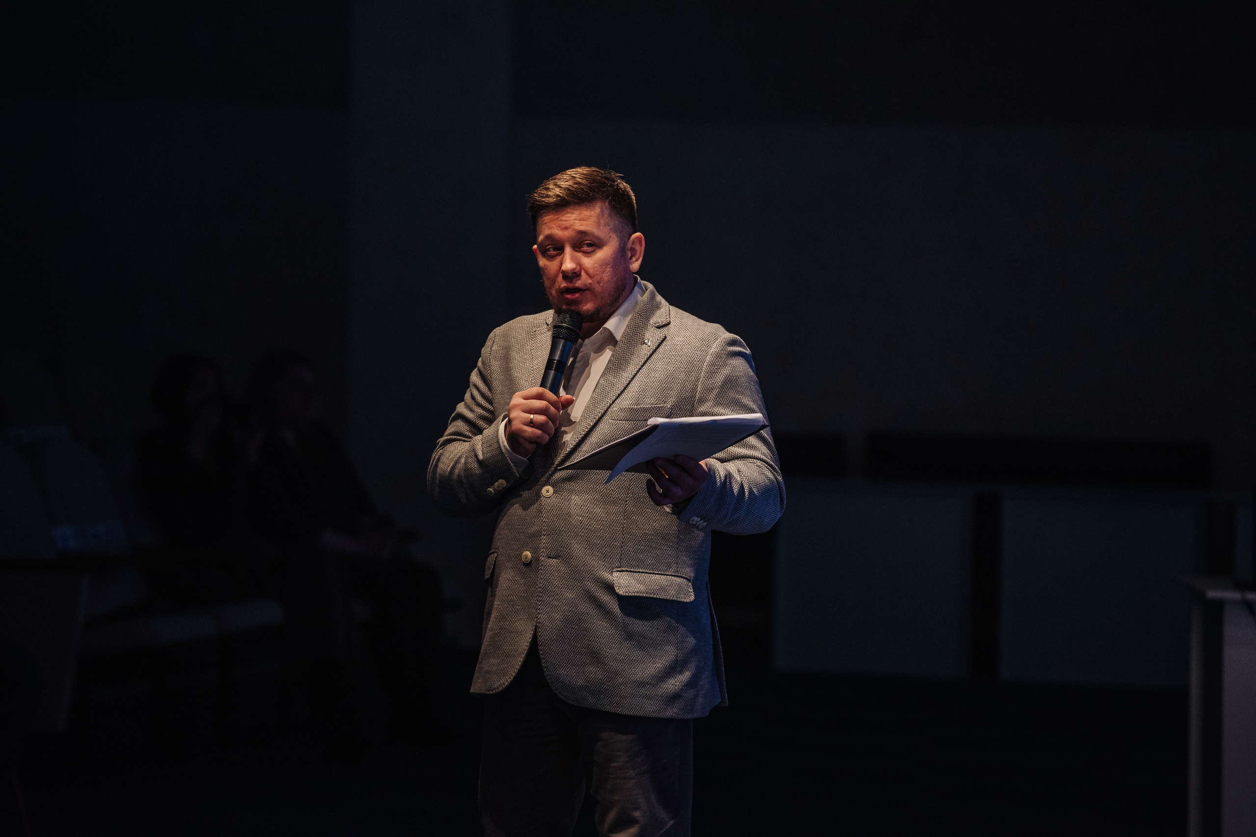 Форум специалистов FASHION индустрии. Свадебный и портретный фотограф в Омске Антон Карев