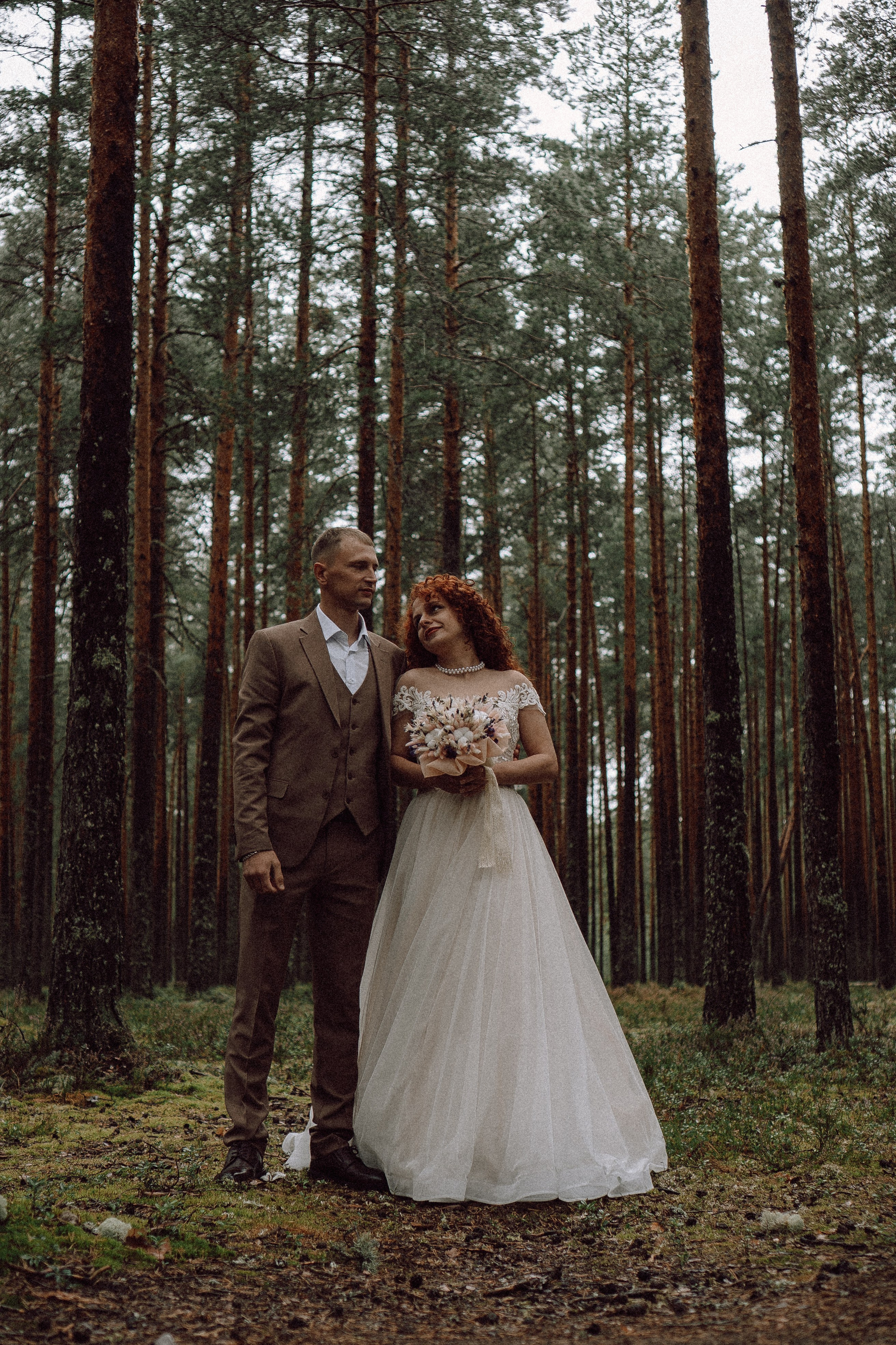 СВАДЕБНАЯ ФОТОСЕССИИЯ ПАРЫ В ГОРОДЕ ПРИОЗЕРСК В СОСНОВОМ ЛЕСУ И С ПИКАПОМ. Профессиональный фотограф, Санкт-Петербург — Виктория Богомолова