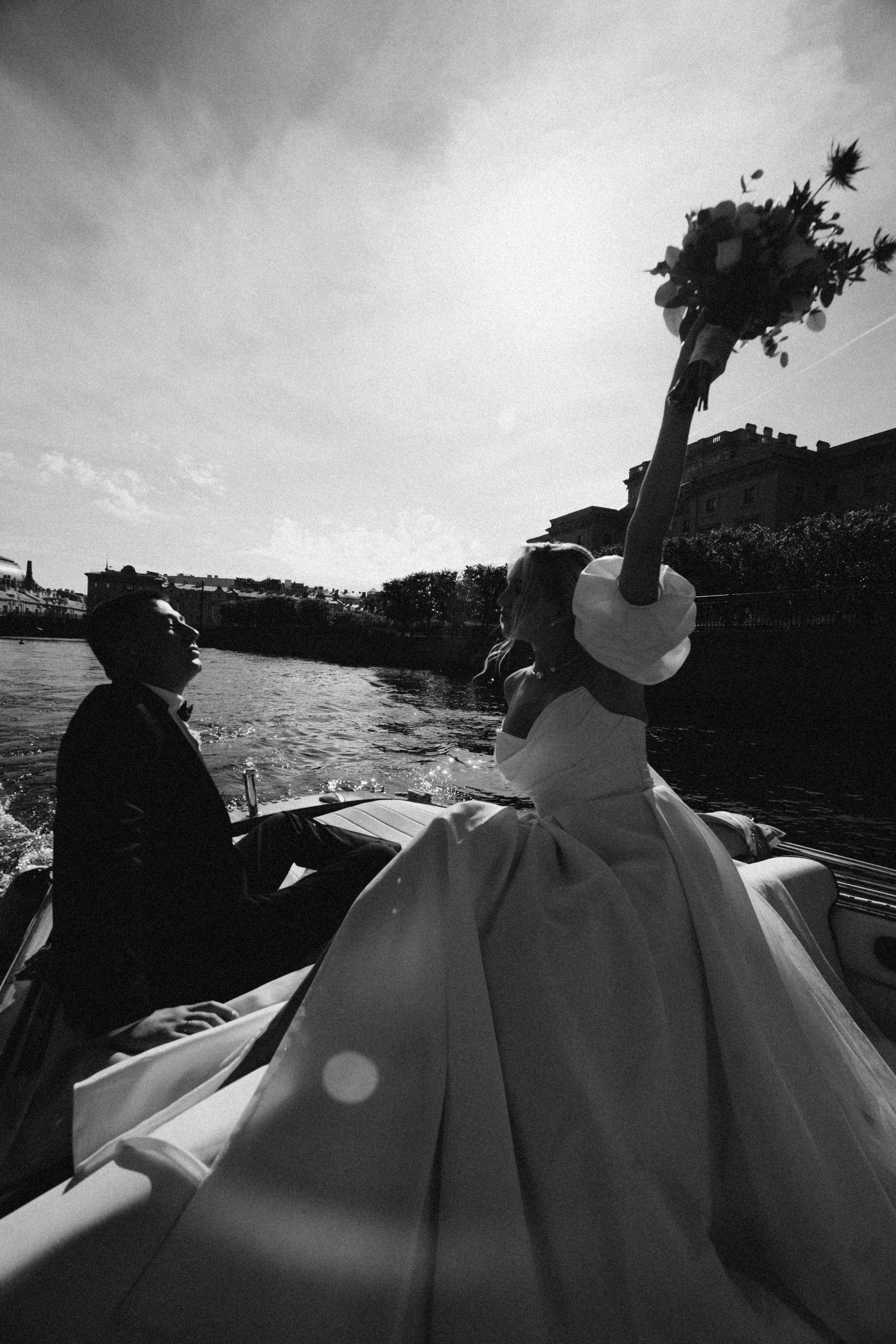 СВАДЕНБНАЯ СЬЕМКА НА КАТЕРЕ ПО КАНАЛАМ САНКТ-ПЕТЕРБУРГА И В АКВАТОРИИ НЕВЫ. Профессиональный фотограф, Санкт-Петербург — Виктория Богомолова