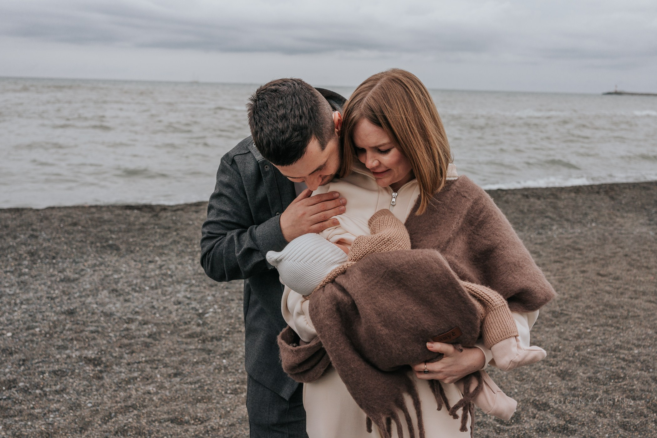 Семейная фотосессия прогулка на море. Фотограф на роды Москва. Фотограф новорожденных Москва