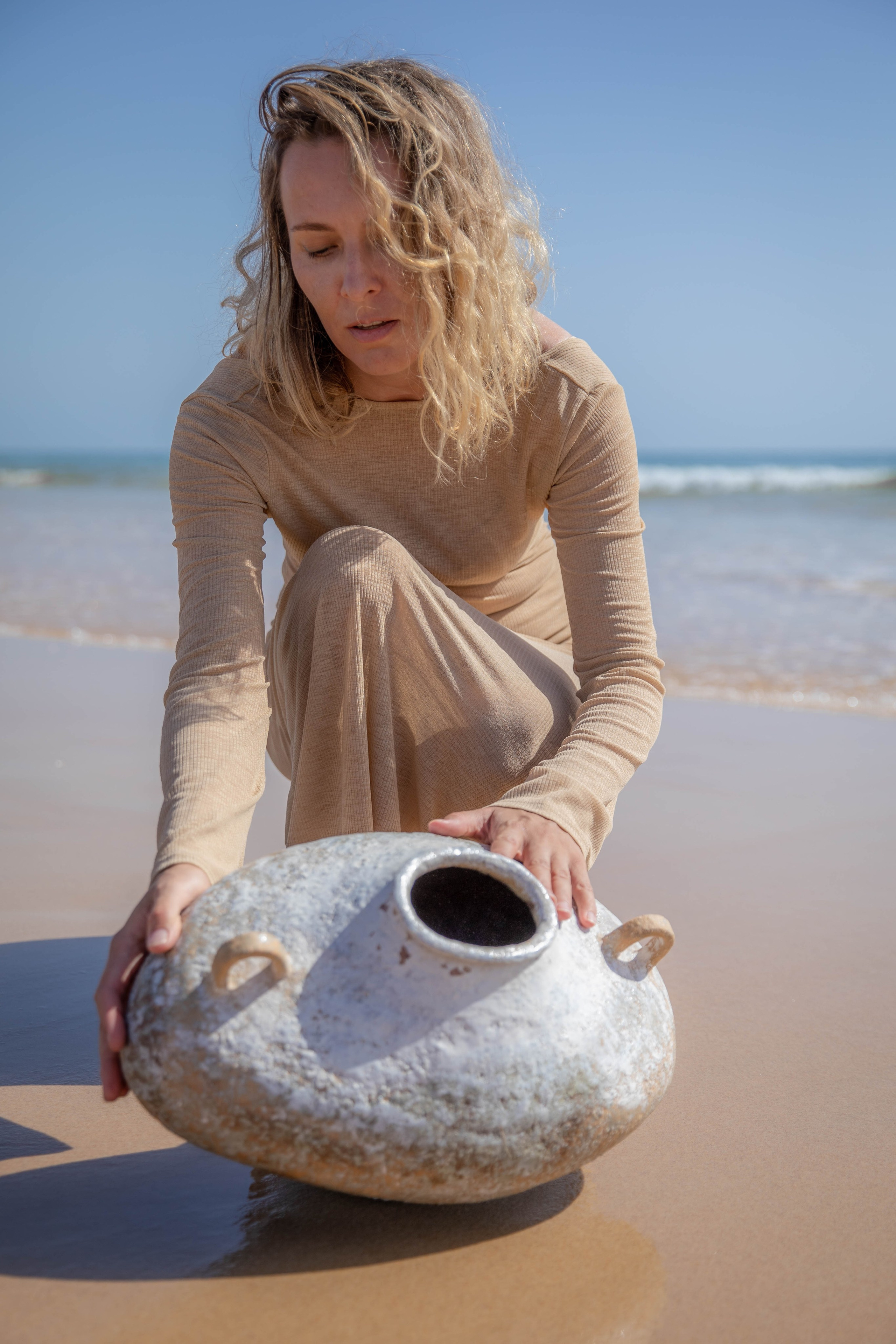 VAVA × Oksana Lomnova — A Creative Collaboration by the Ocean. Professional Photographer in Portugal. Oksana Lomnova