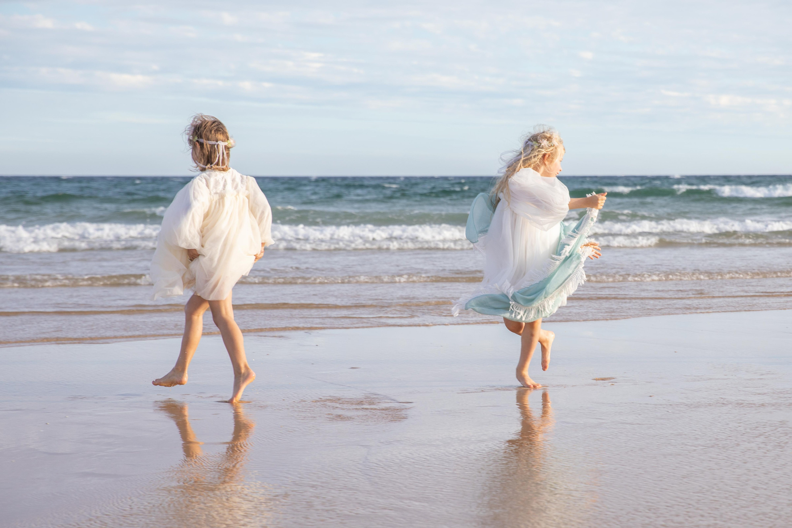 Family on the ocean. Professional Photographer in Portugal. Oksana Lomnova