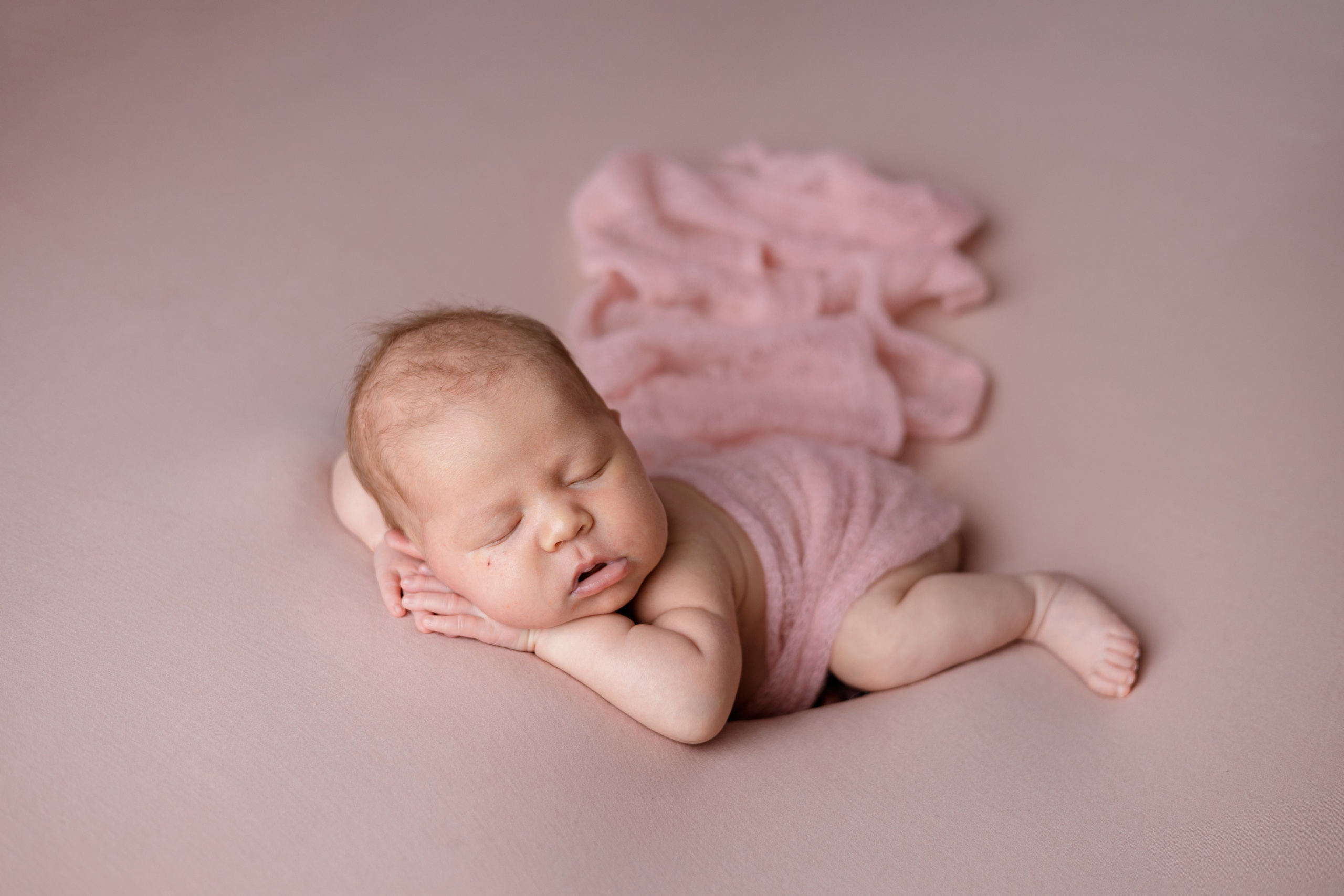 Илона. Евгения Горбунова фотограф новорожденных в Новом Уренгое