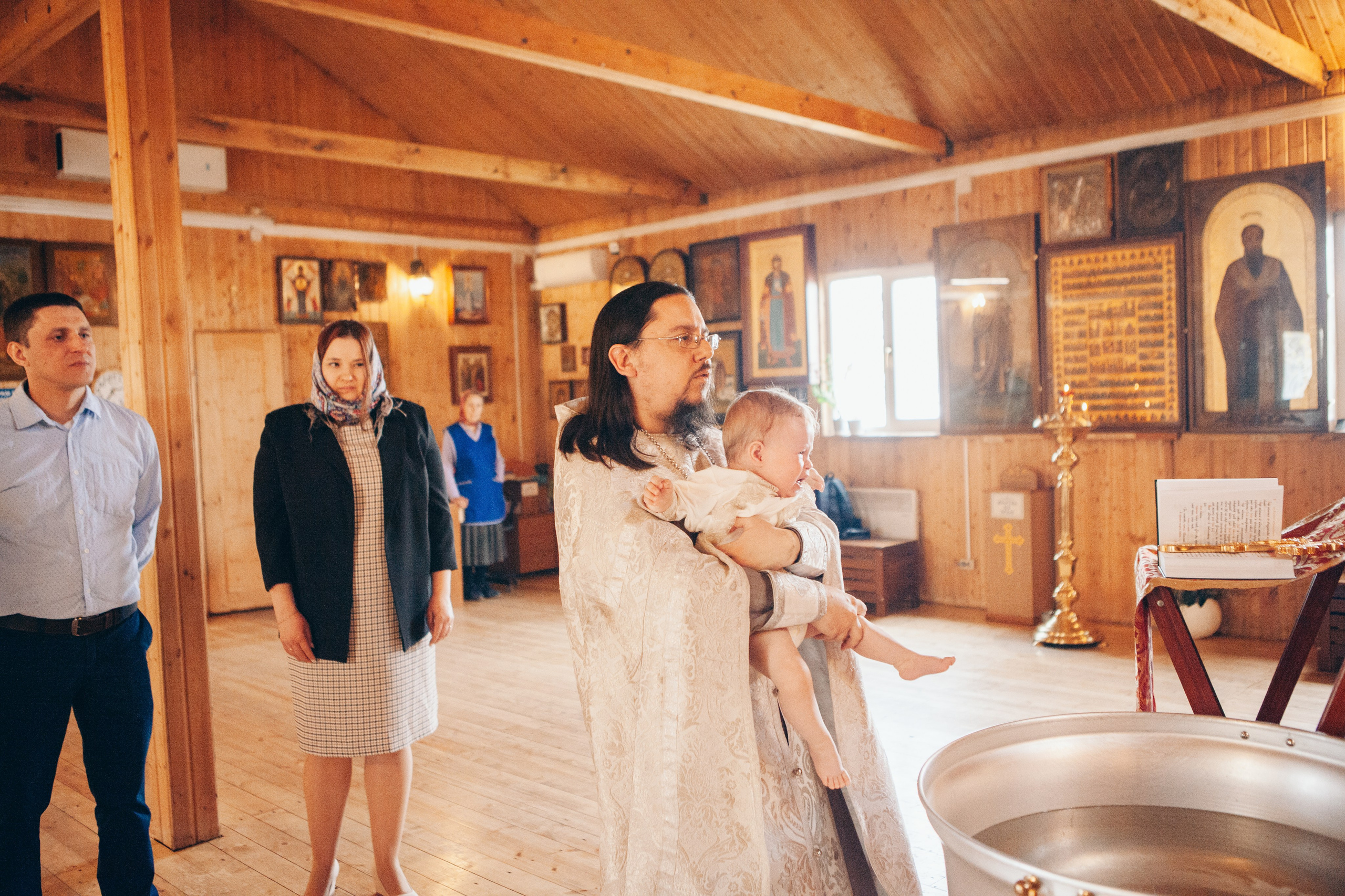 Крещение ребенка в церкви в москве. Фотограф Ольга Ефремова