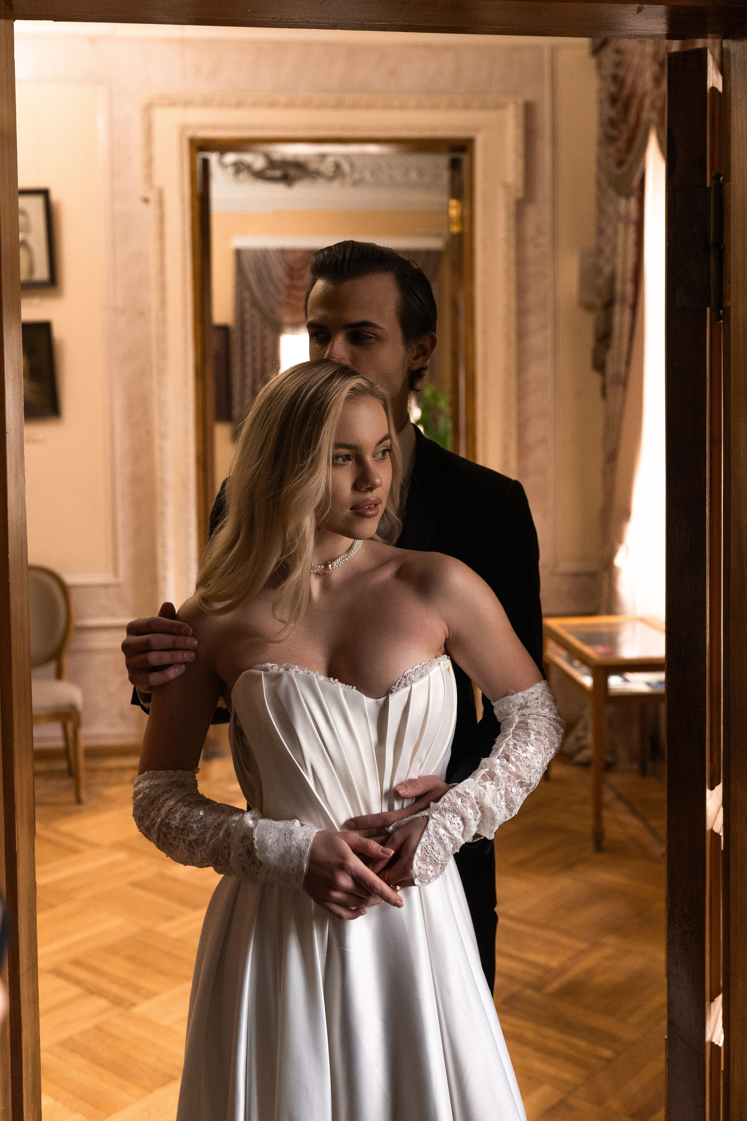 Свадебная фотосессия в Пушкинской библиотеке. Свадебный фотограф в Москве Анна Полушина