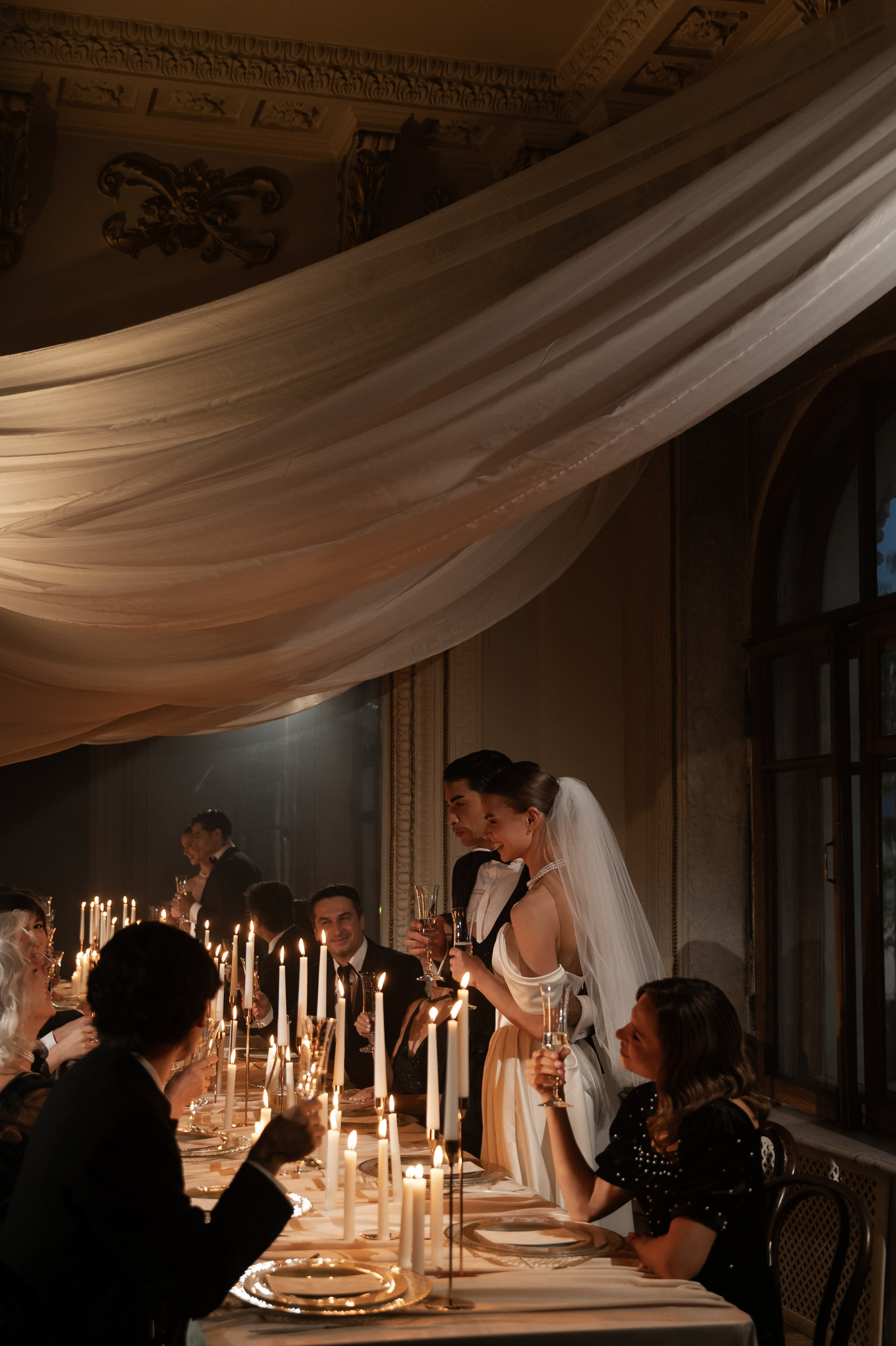 Камерный свадебный ужин при свечах в старинном особняке в фотостудии 21. Kult. Ярослава Ерина — свадебный фотограф в Москве