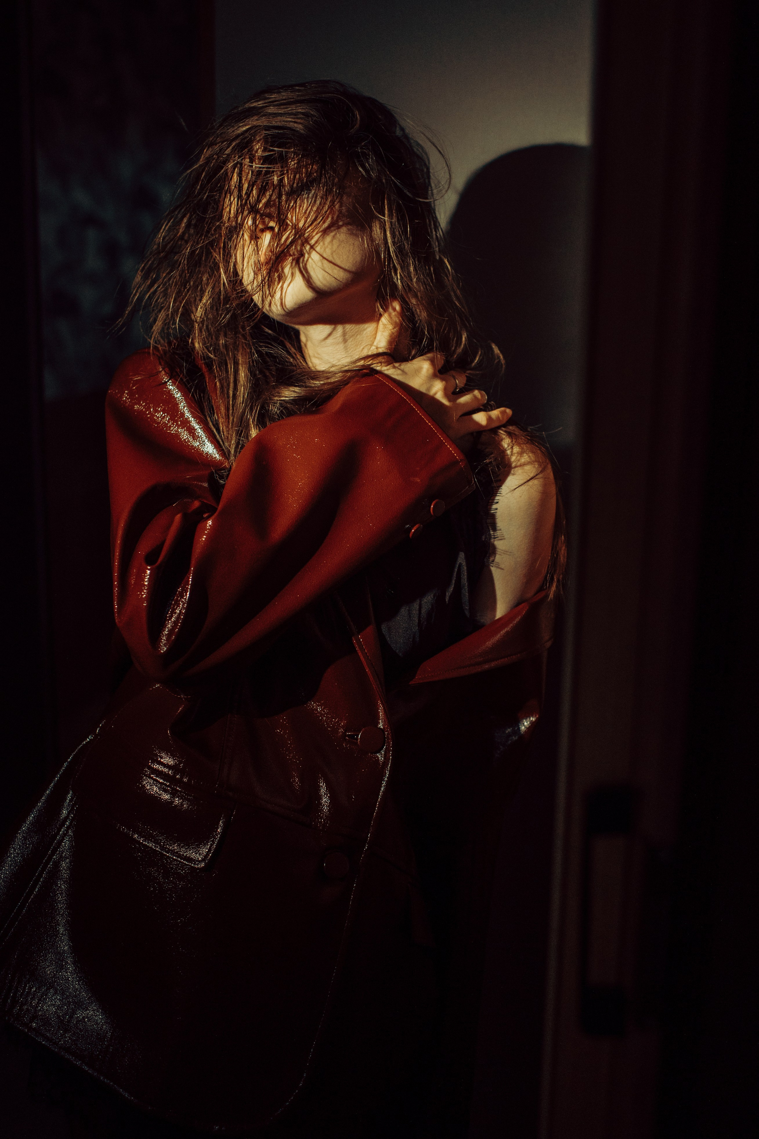 Излом. Портретный фотограф Лакшин Денис. Истории через фотографию