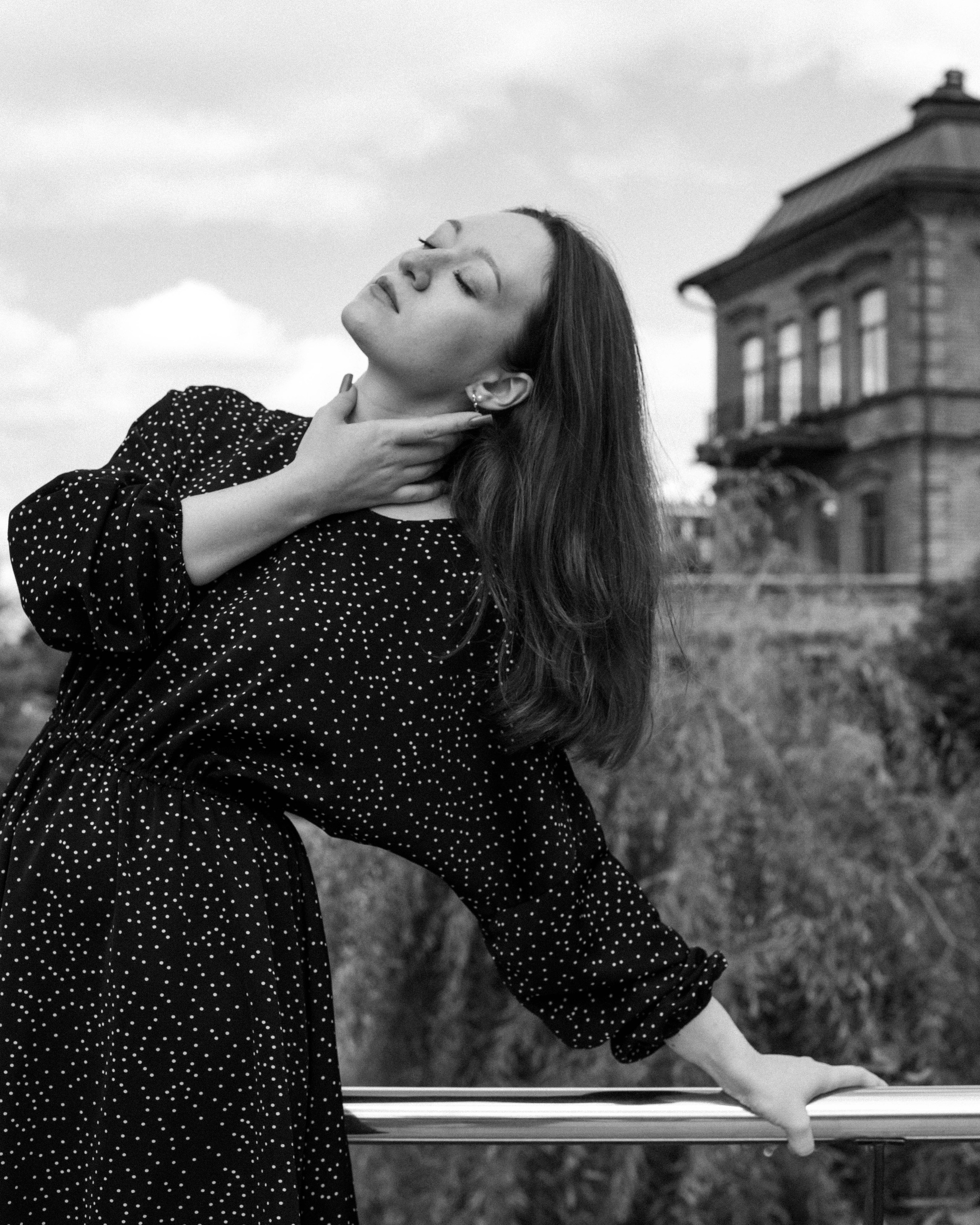 Настя. Женский фотограф. Создатель украшений ручной работы. Модель