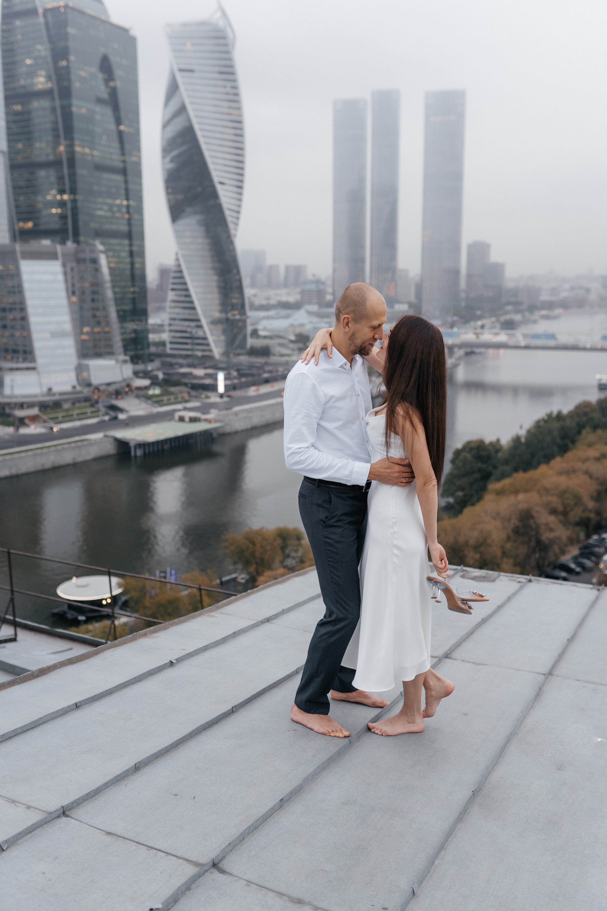 Свадебная прогулка «На крыше». Семейный и свадебный фотограф в Москве Виктория Махова