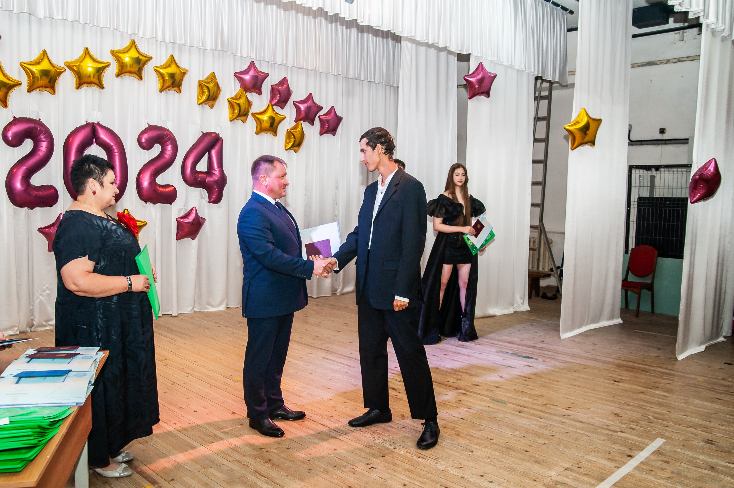 Выпускной МАОУ СОШ № 17 им. Эдуарда Есаяна. Свадебный и семейный фотограф Денис Лукьянов в Краснодаре, Краснодарском крае и Республике Крым