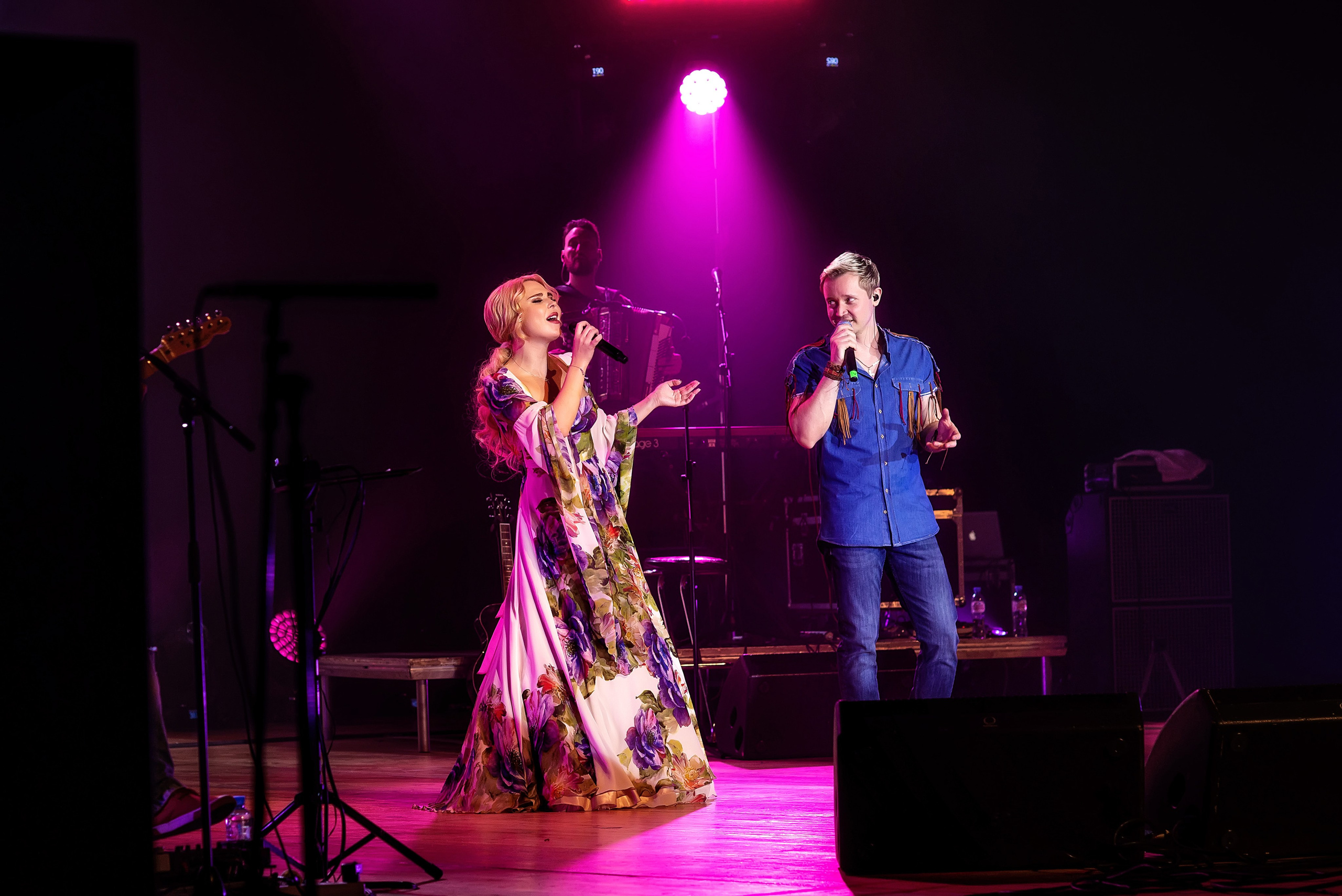 Концерт Пелагеи. Школьный, фэшн фотограф в Тюмени и в России Ирина Королева