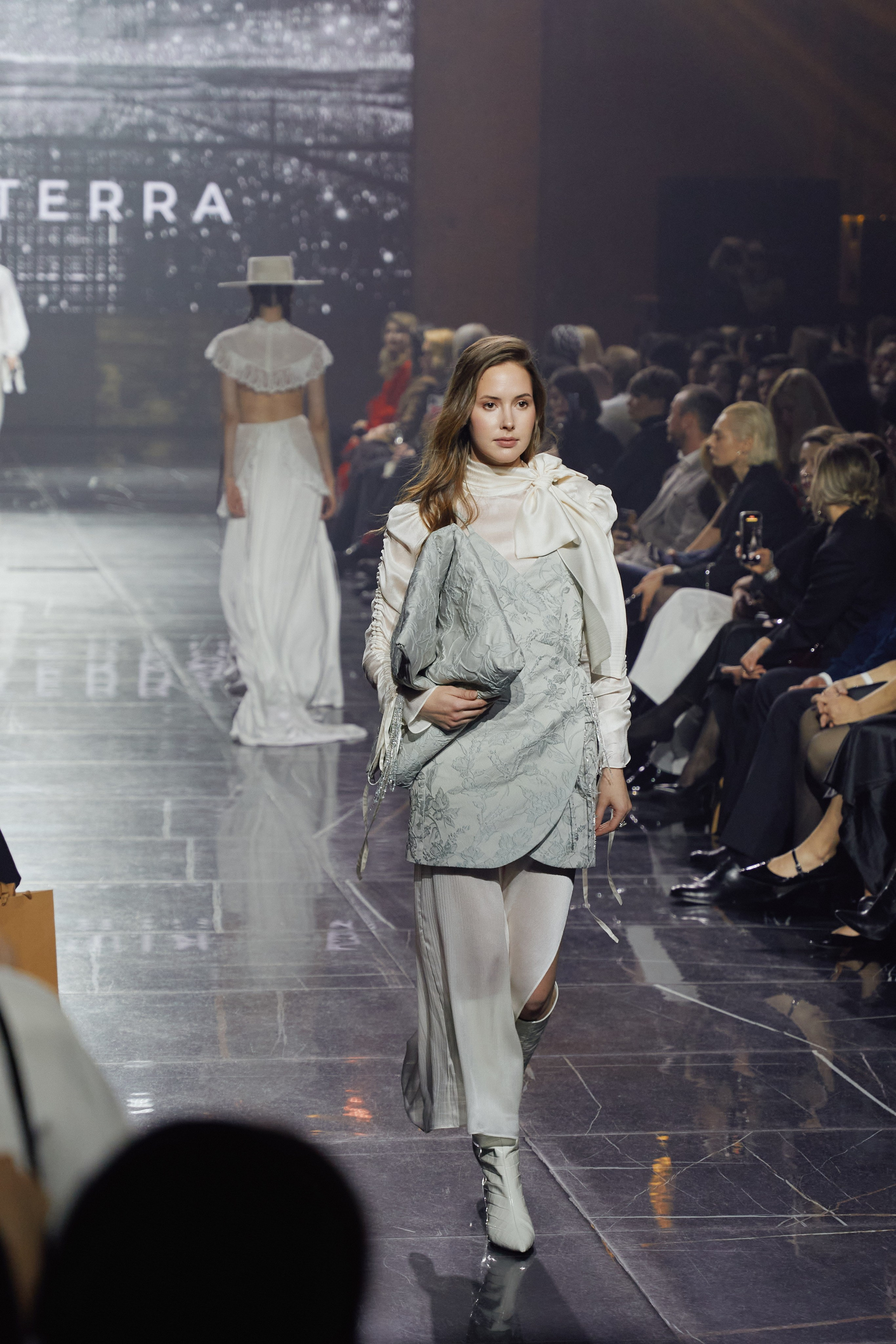 Показ KAMERGER | ODETTA. Свадебный фотограф и видеограф из Санкт-Петербурга Агарков Никита