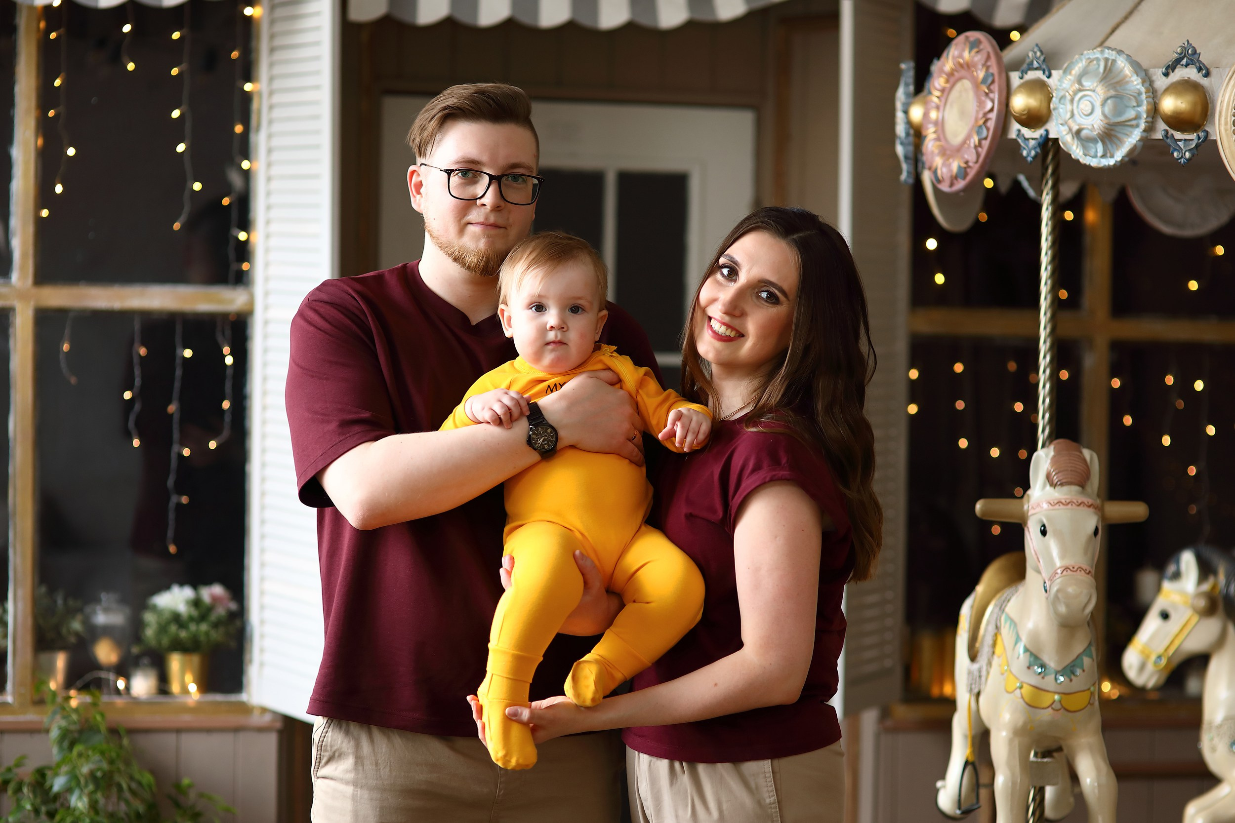 Семейные фотосессии в студии. Свадебный и семейный фотограф и видеограф в Екатеринбурге Полянские Тимур и Анастасия