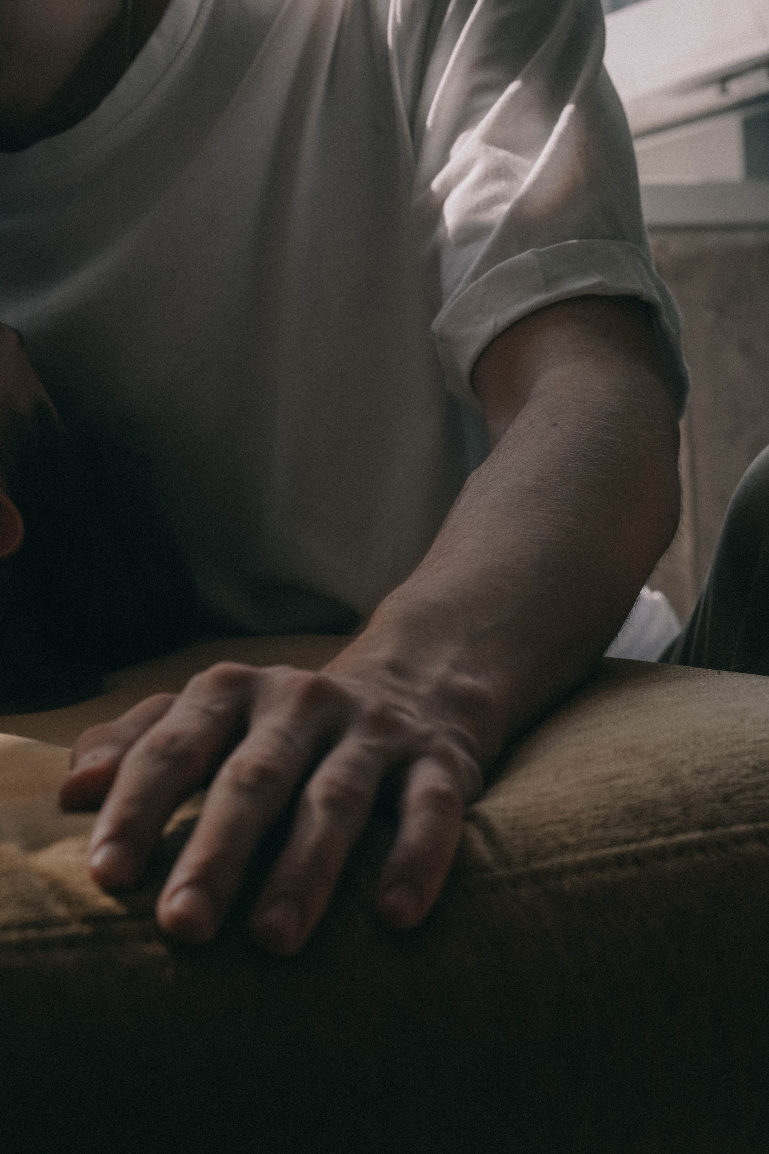 Она стала его нежностью. Семейный и свадебный фотограф