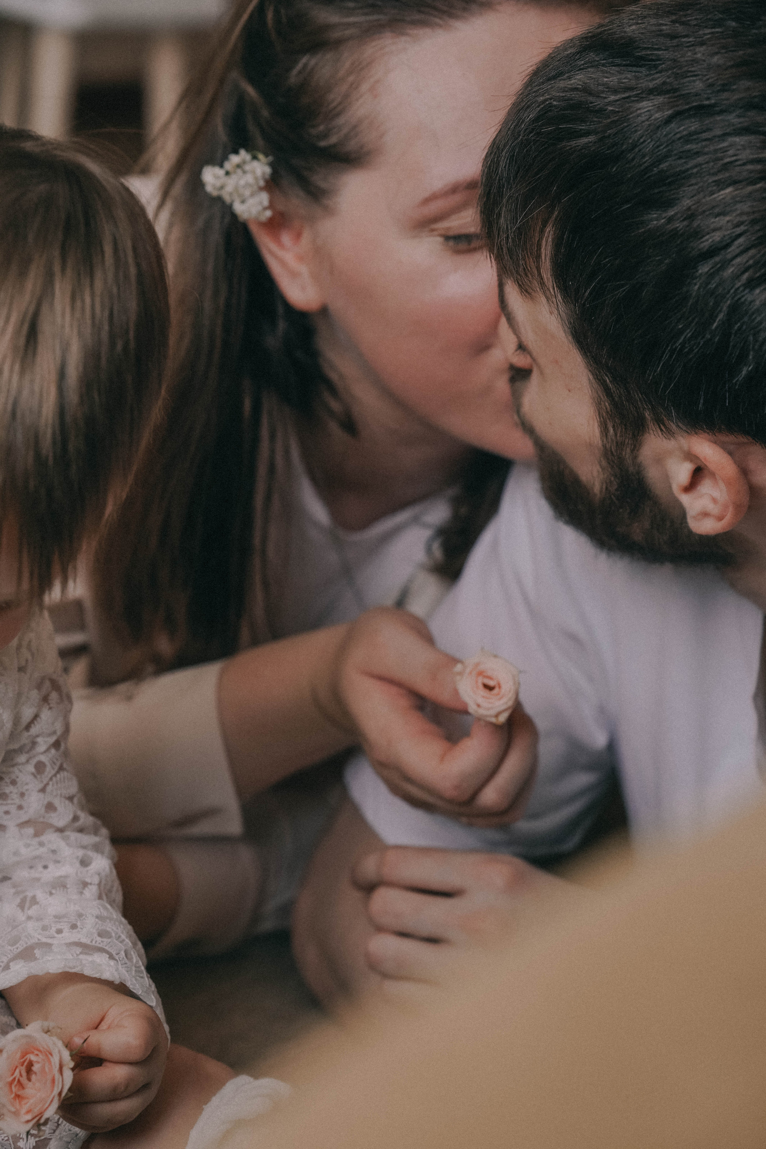 Она стала его нежностью. Семейный и свадебный фотограф