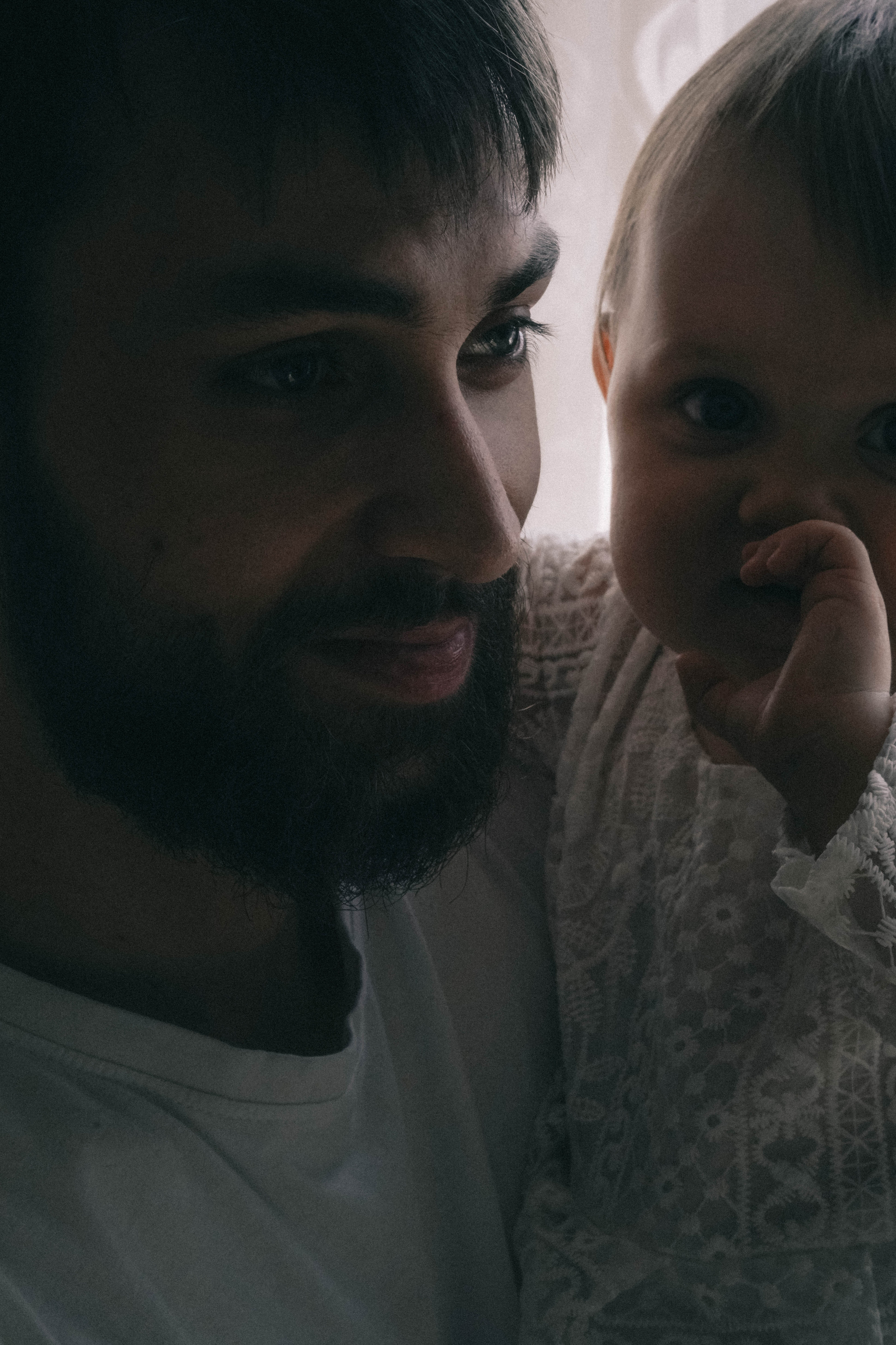 Она стала его нежностью. Семейный и свадебный фотограф