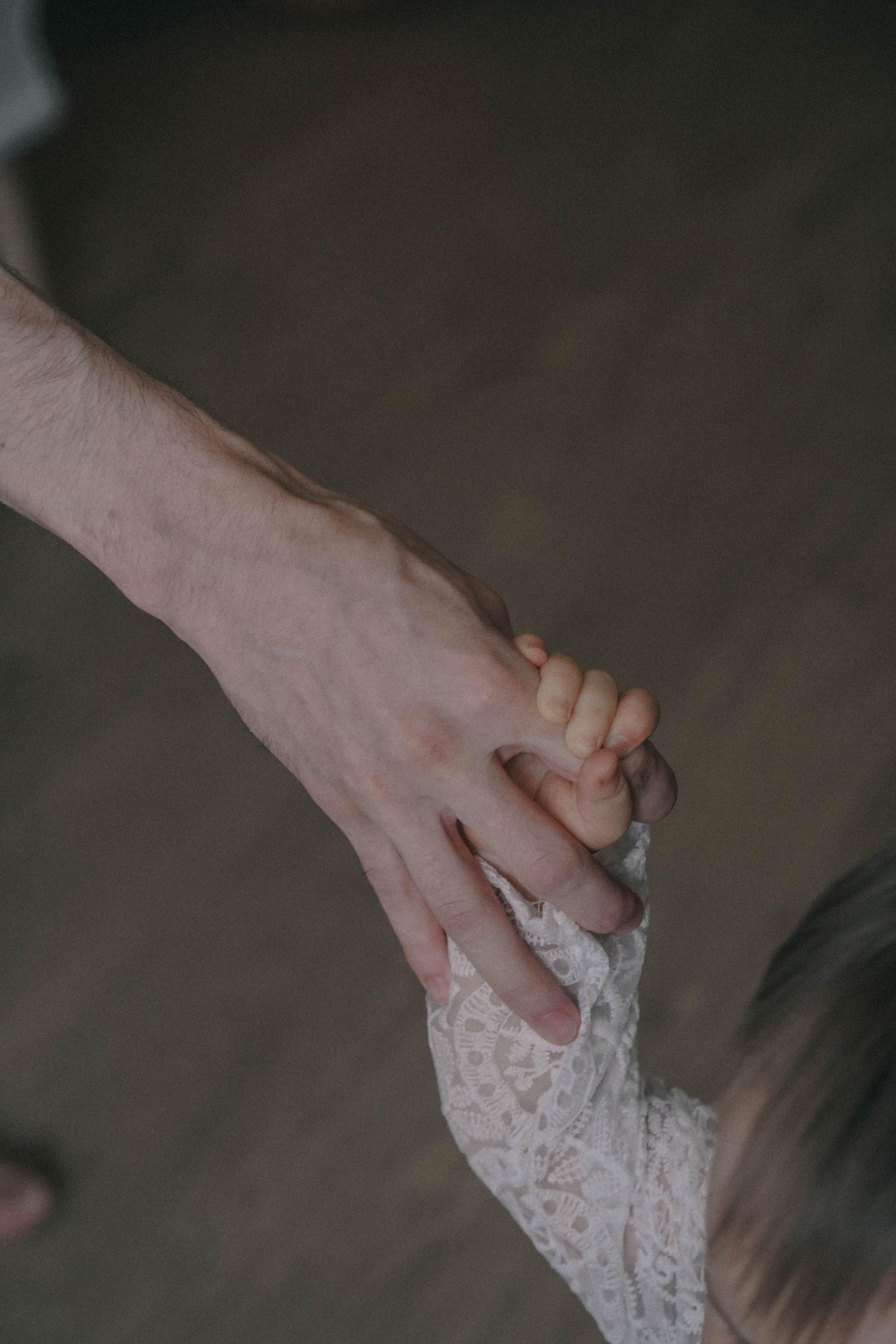 Она стала его нежностью. Семейный и свадебный фотограф