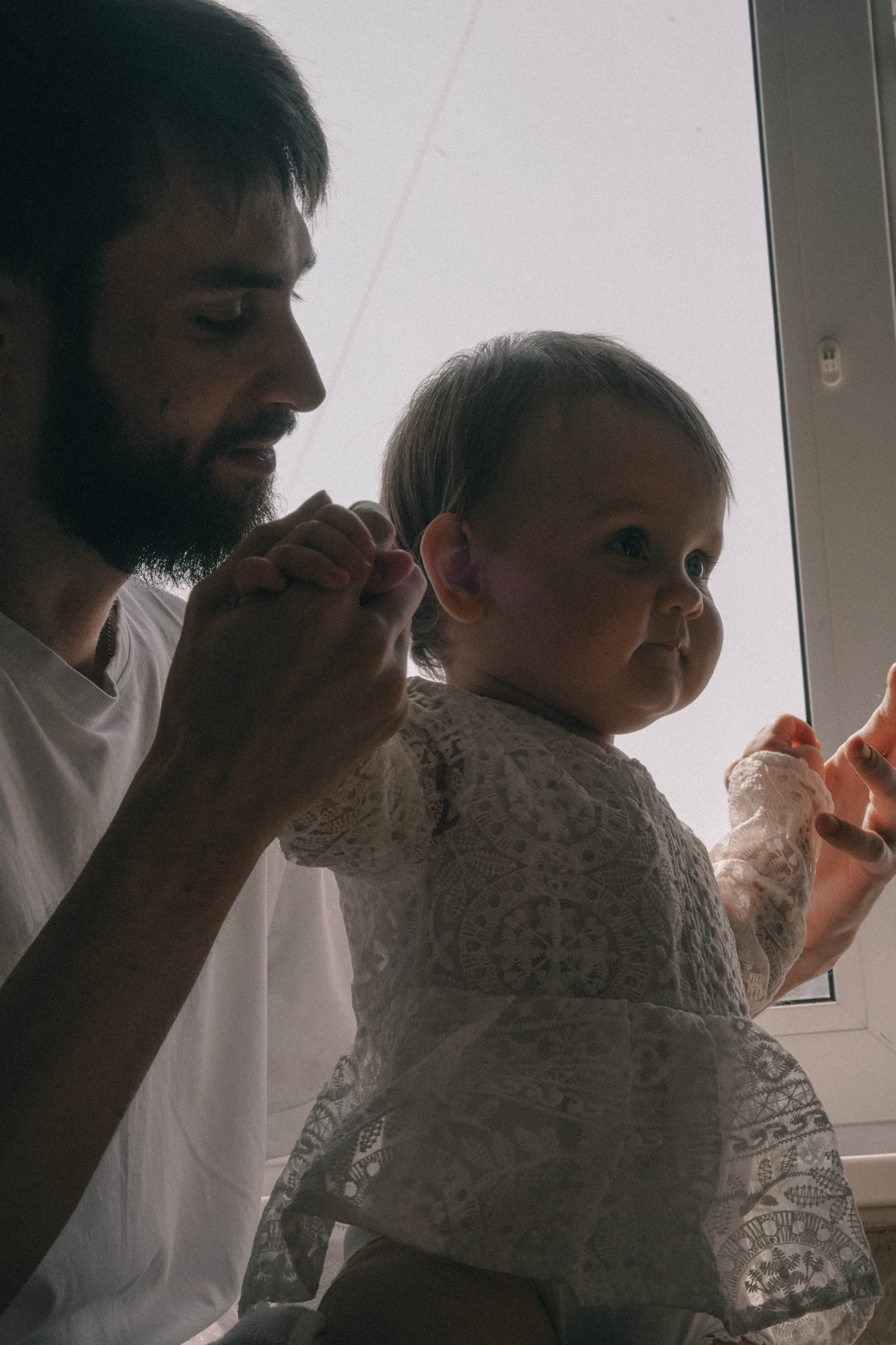 Она стала его нежностью. Семейный и свадебный фотограф